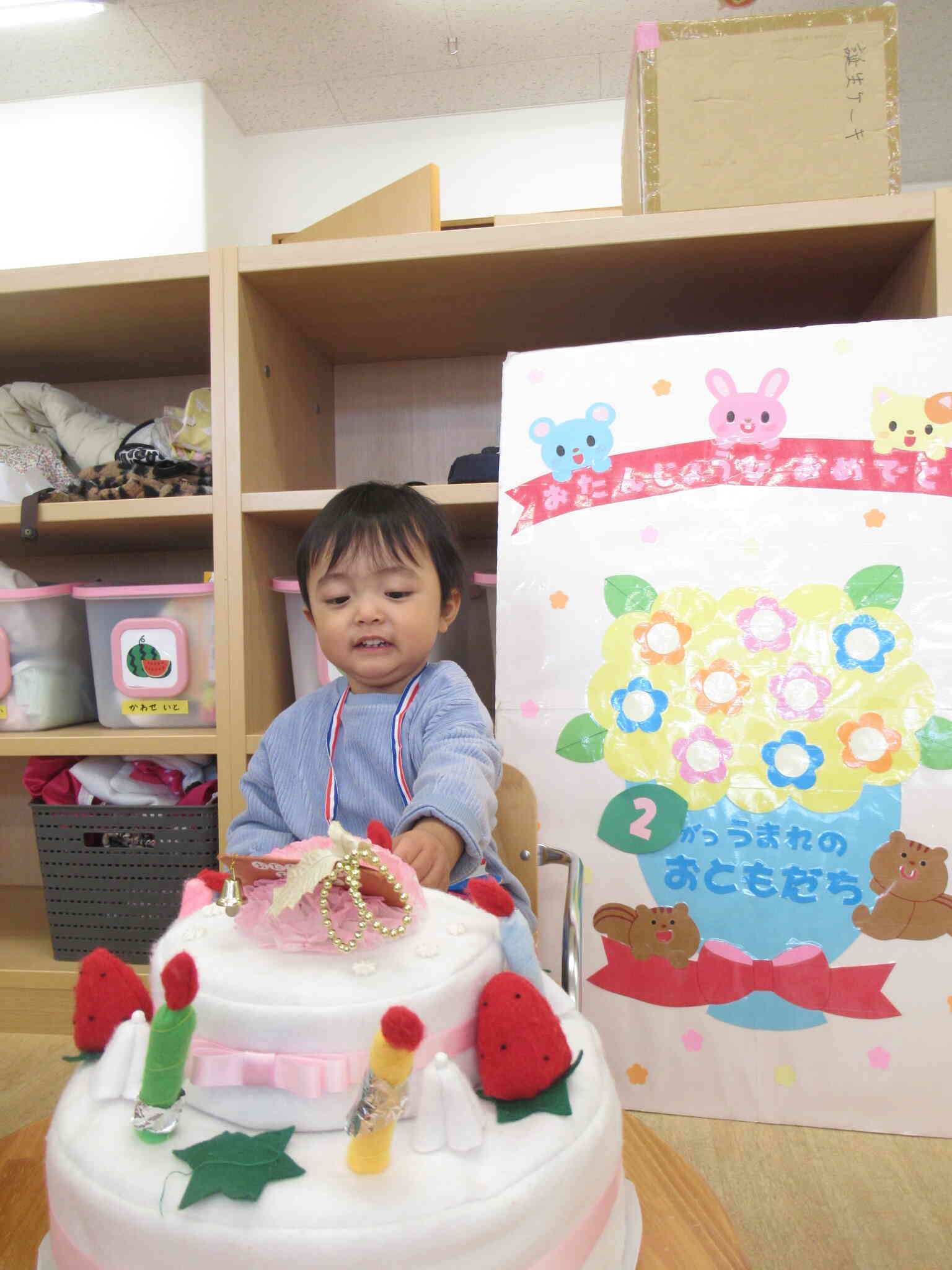ぼくもケーキ食べるよ～(´～｀)