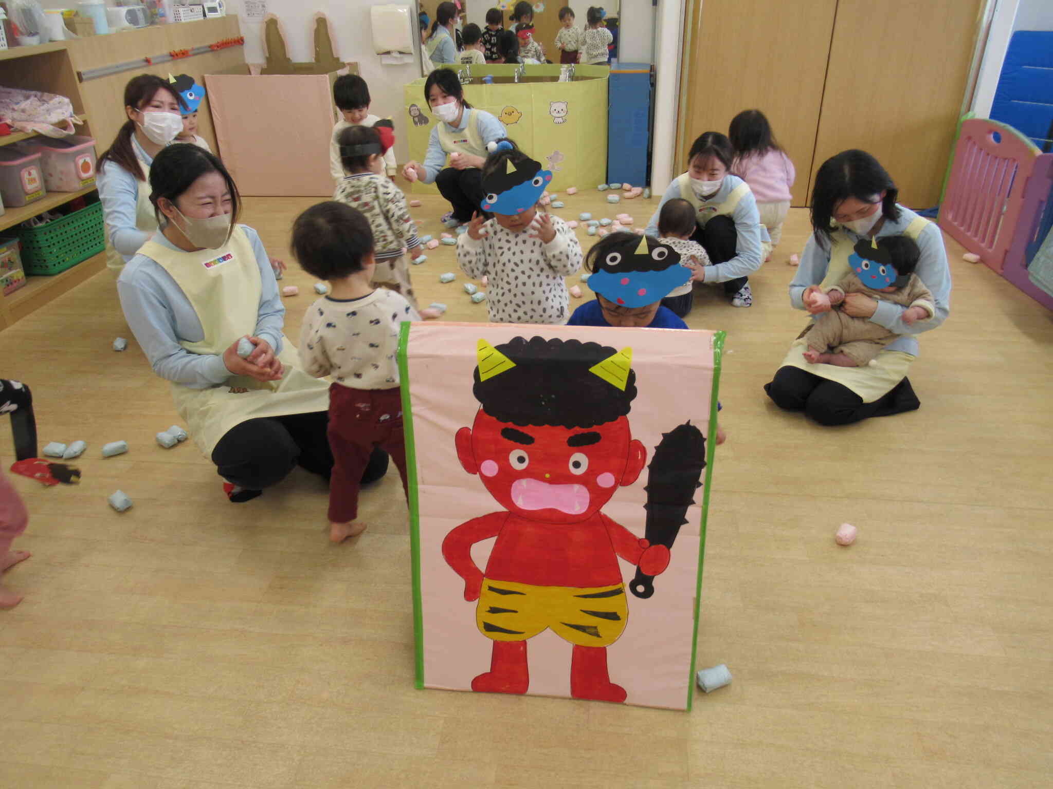 「おには～そと！」たくさんあてるよ～