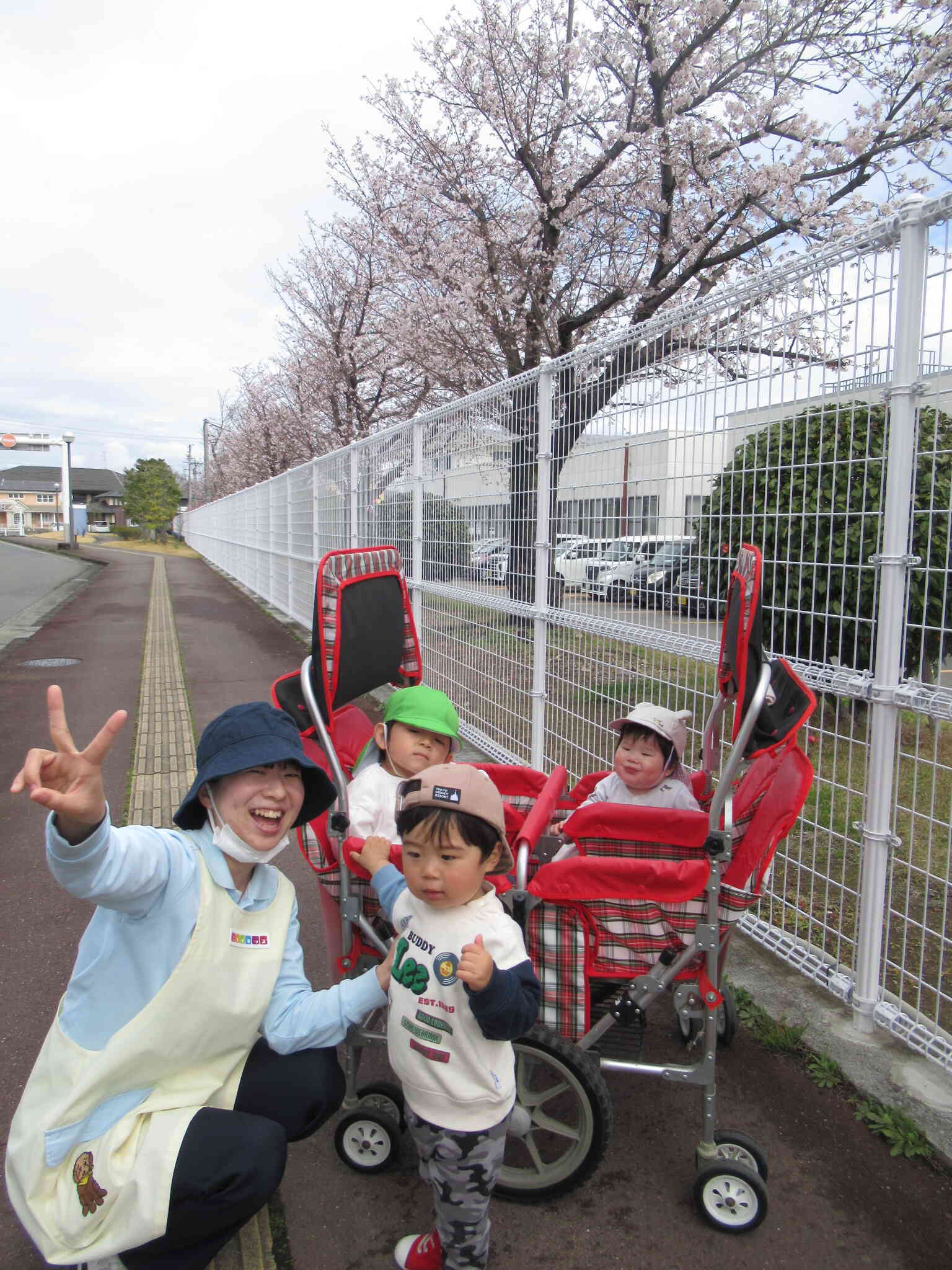 お花見　　いえ～い(≧▽≦)