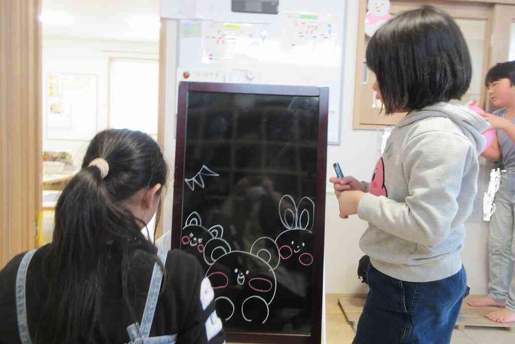 お知らせボードに描こう