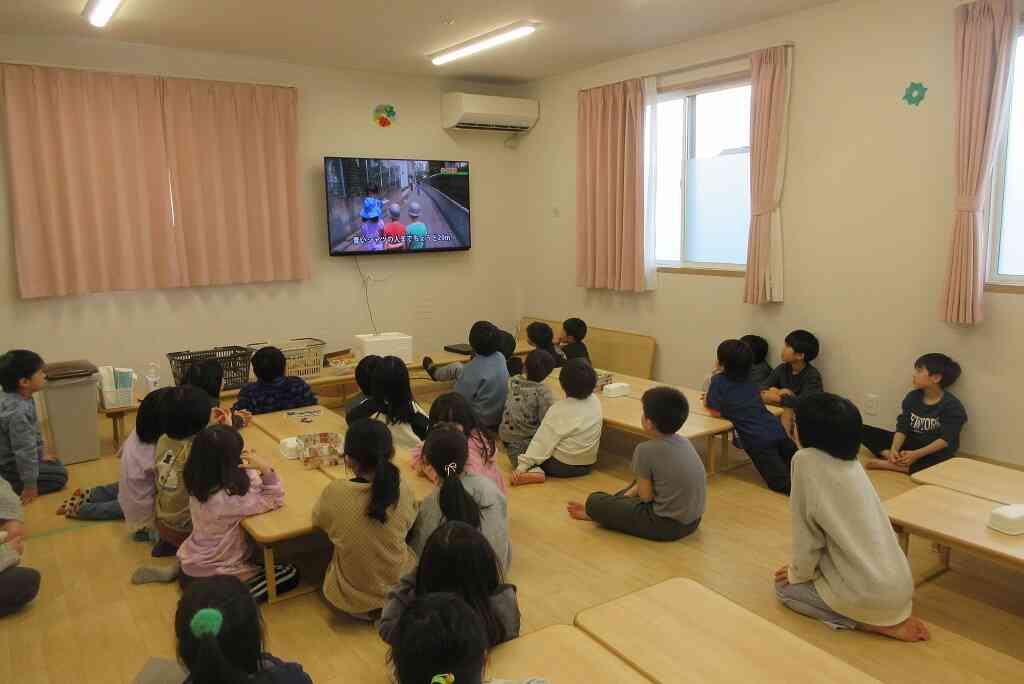 みんな真剣に観ています！