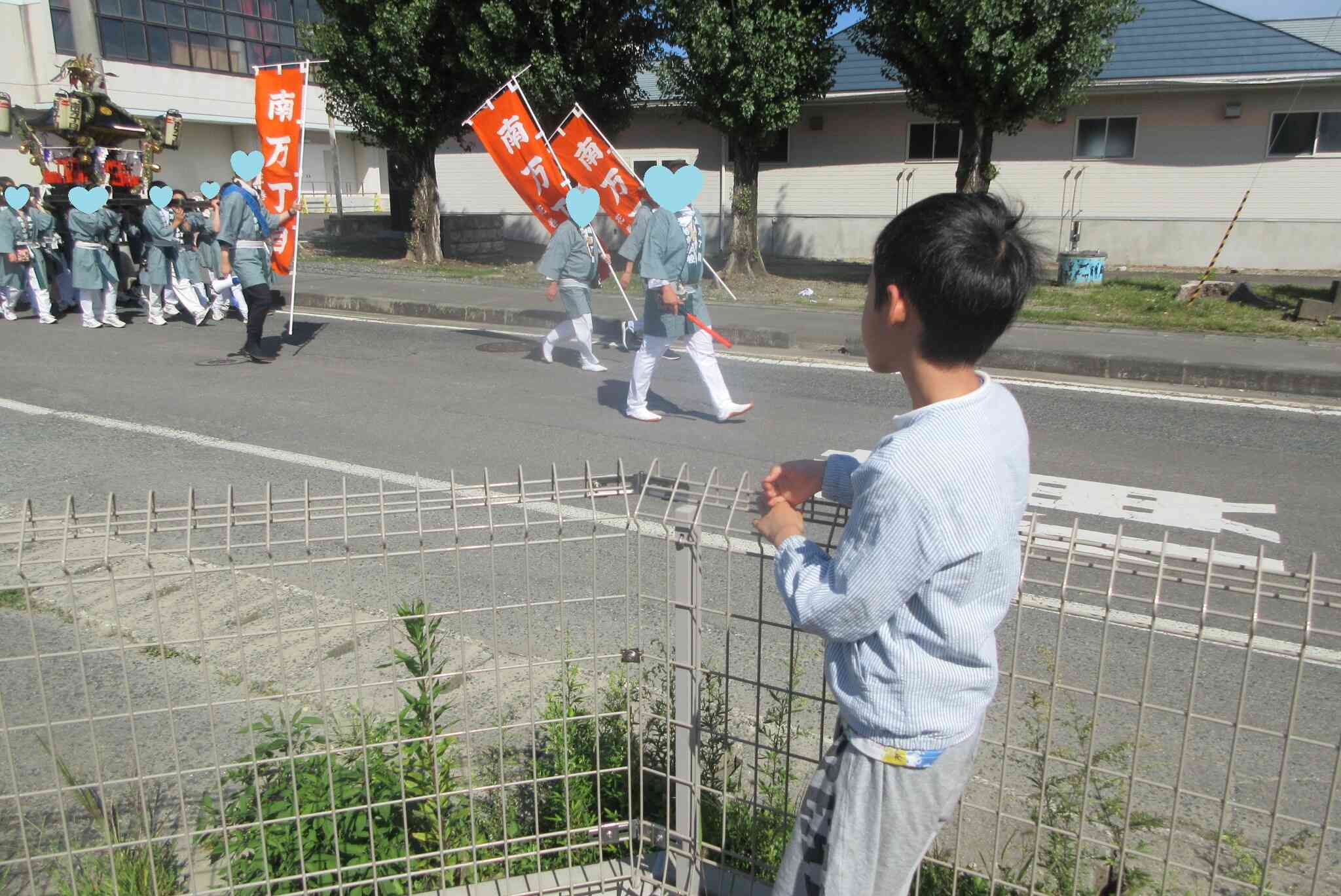 きたきた！お神輿だ！