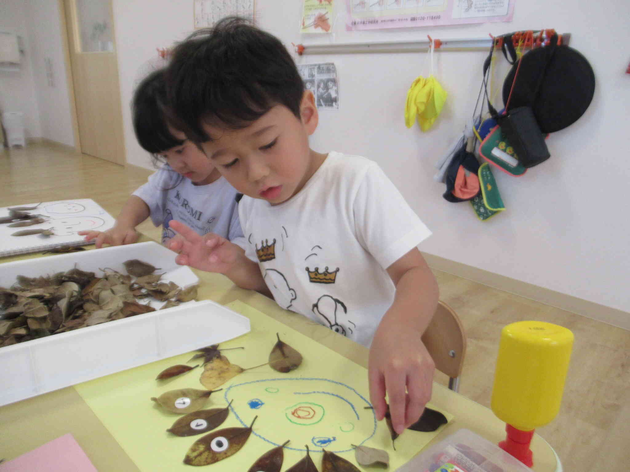 落ち葉でアート