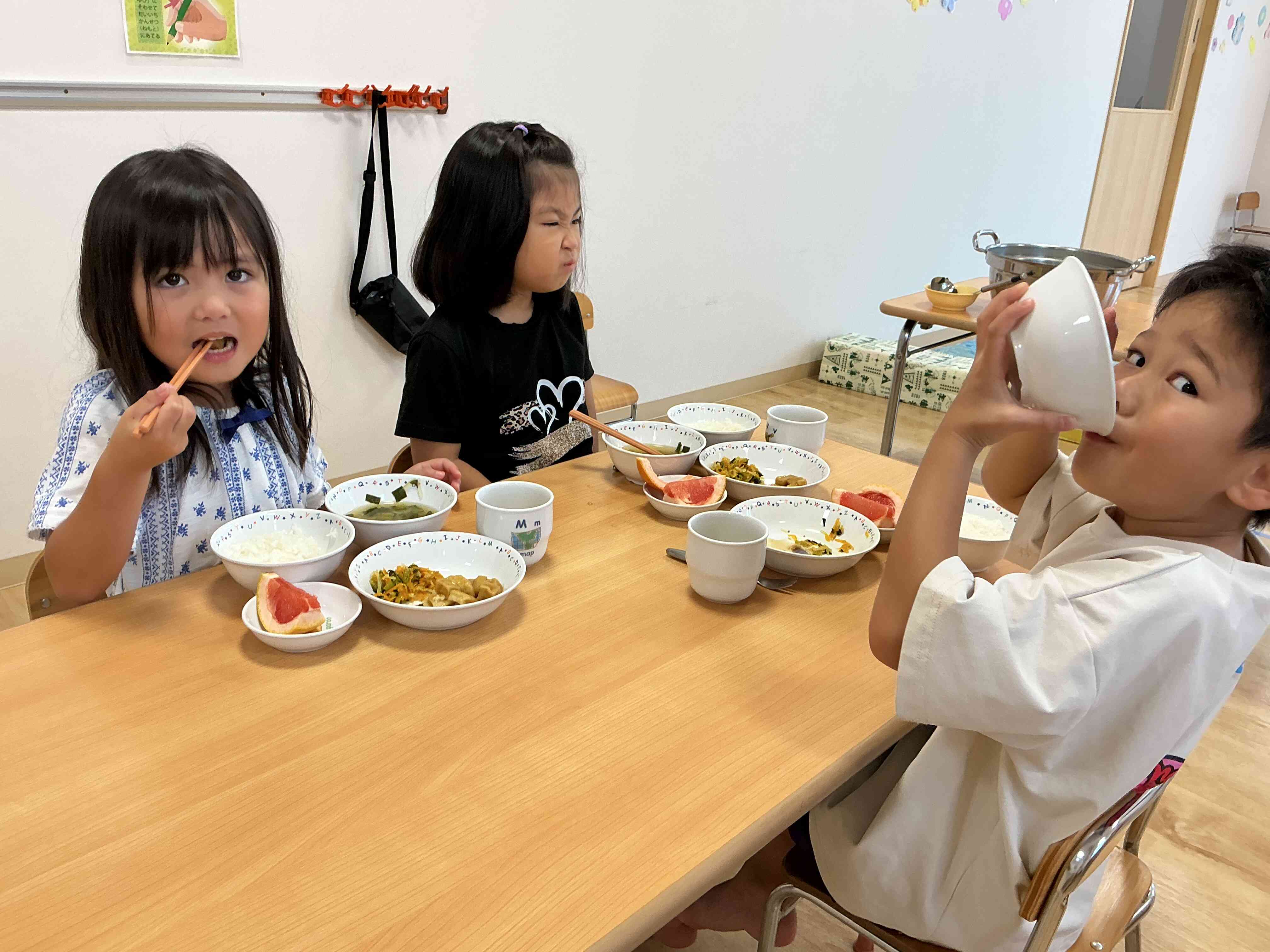たくさん食べて大きくなあれ♪