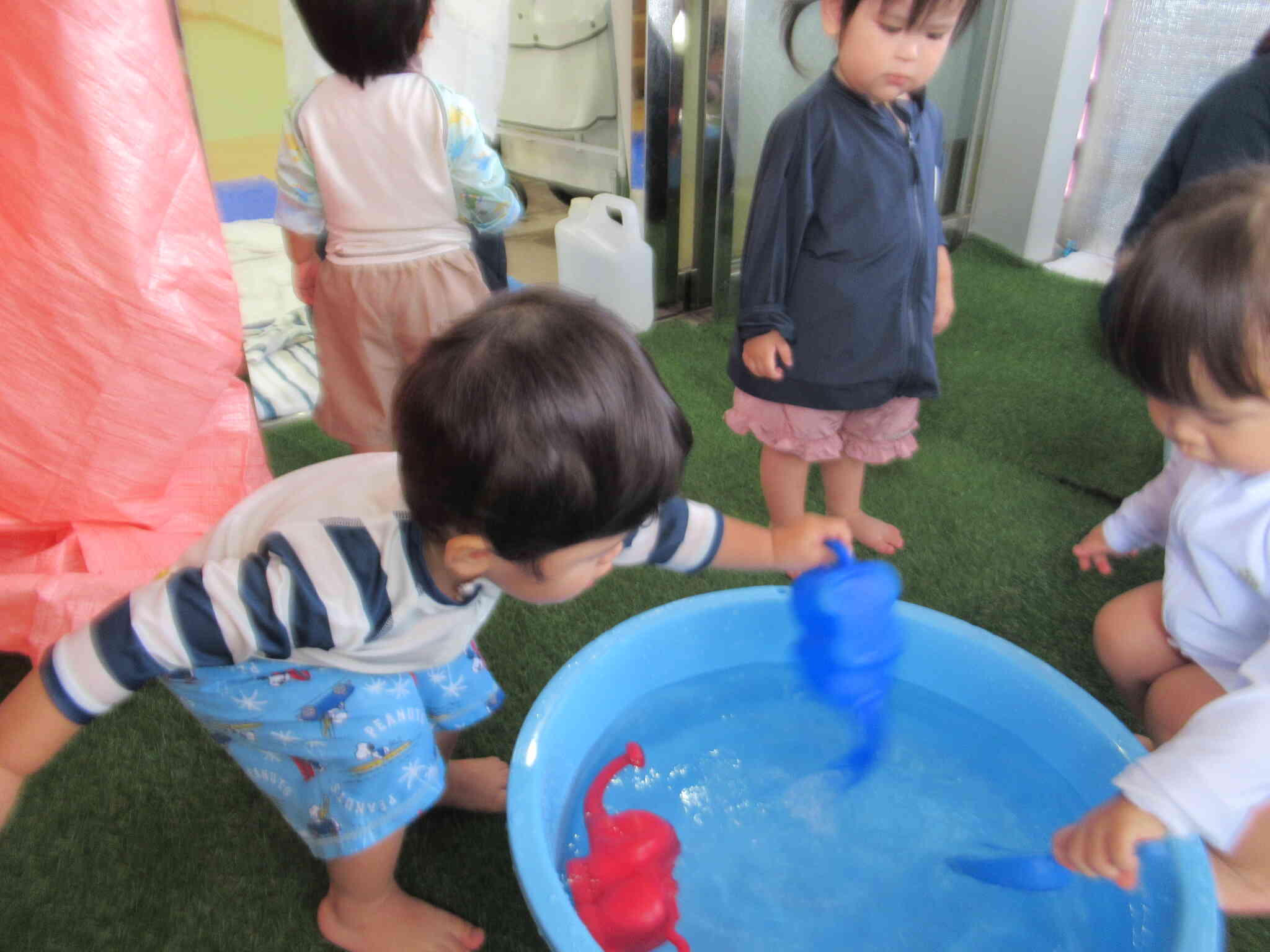 ひんやり気持ちいいお水に大喜び！