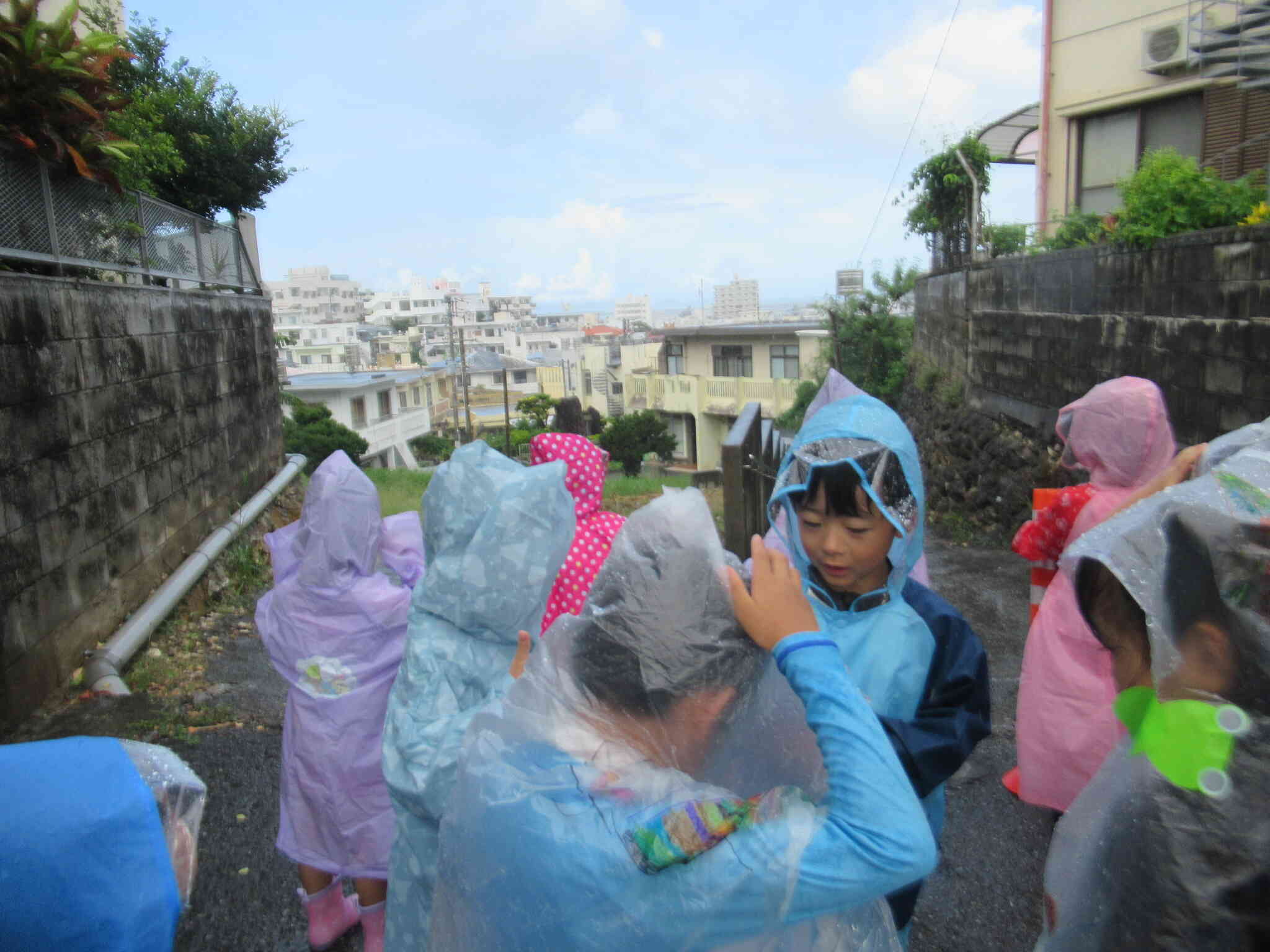 お空は晴れてるのになんで雨降ってるんだろ～とみんな不思議そう