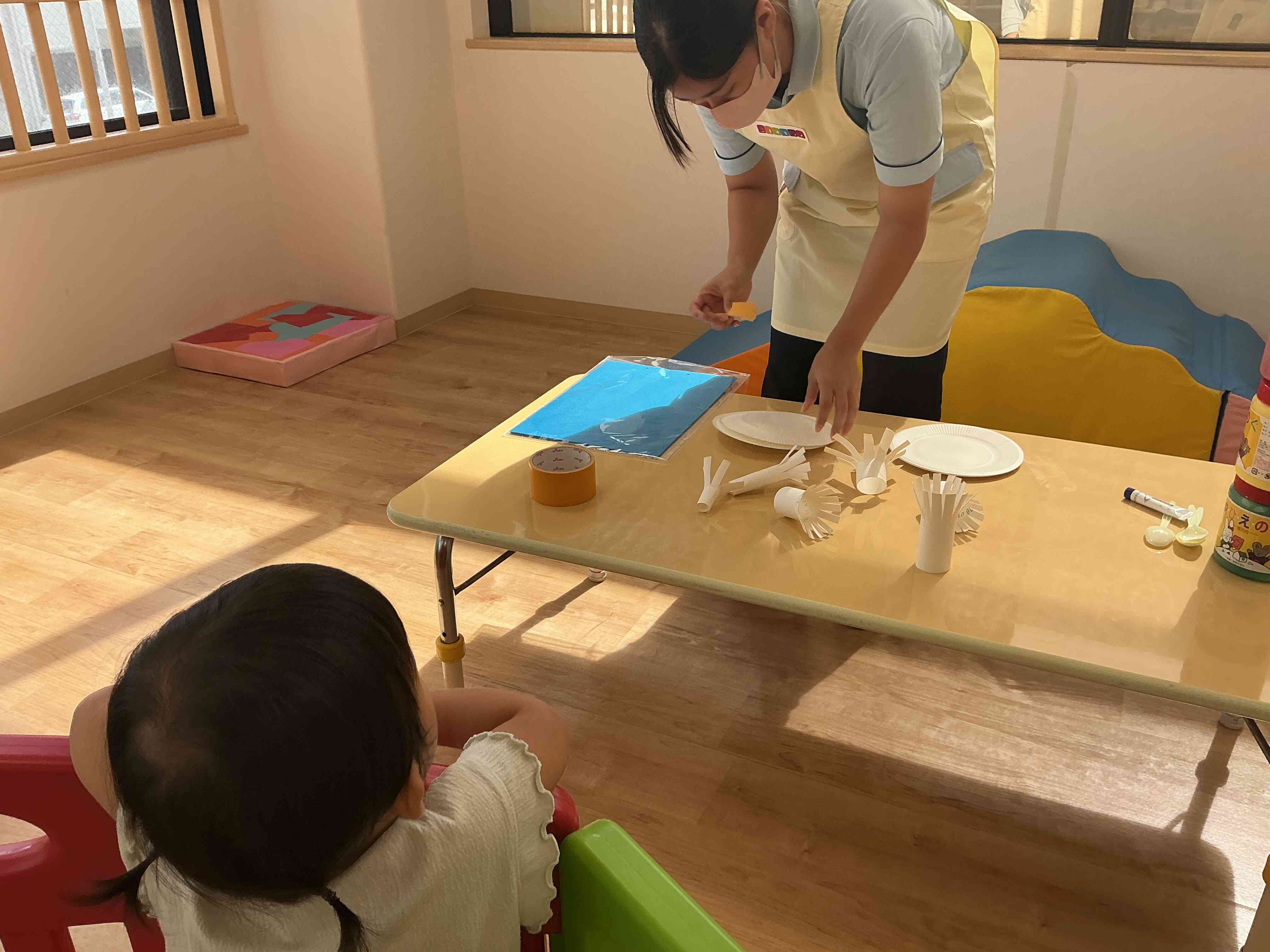先生が準備している間は気になって仕方がない様子です☆