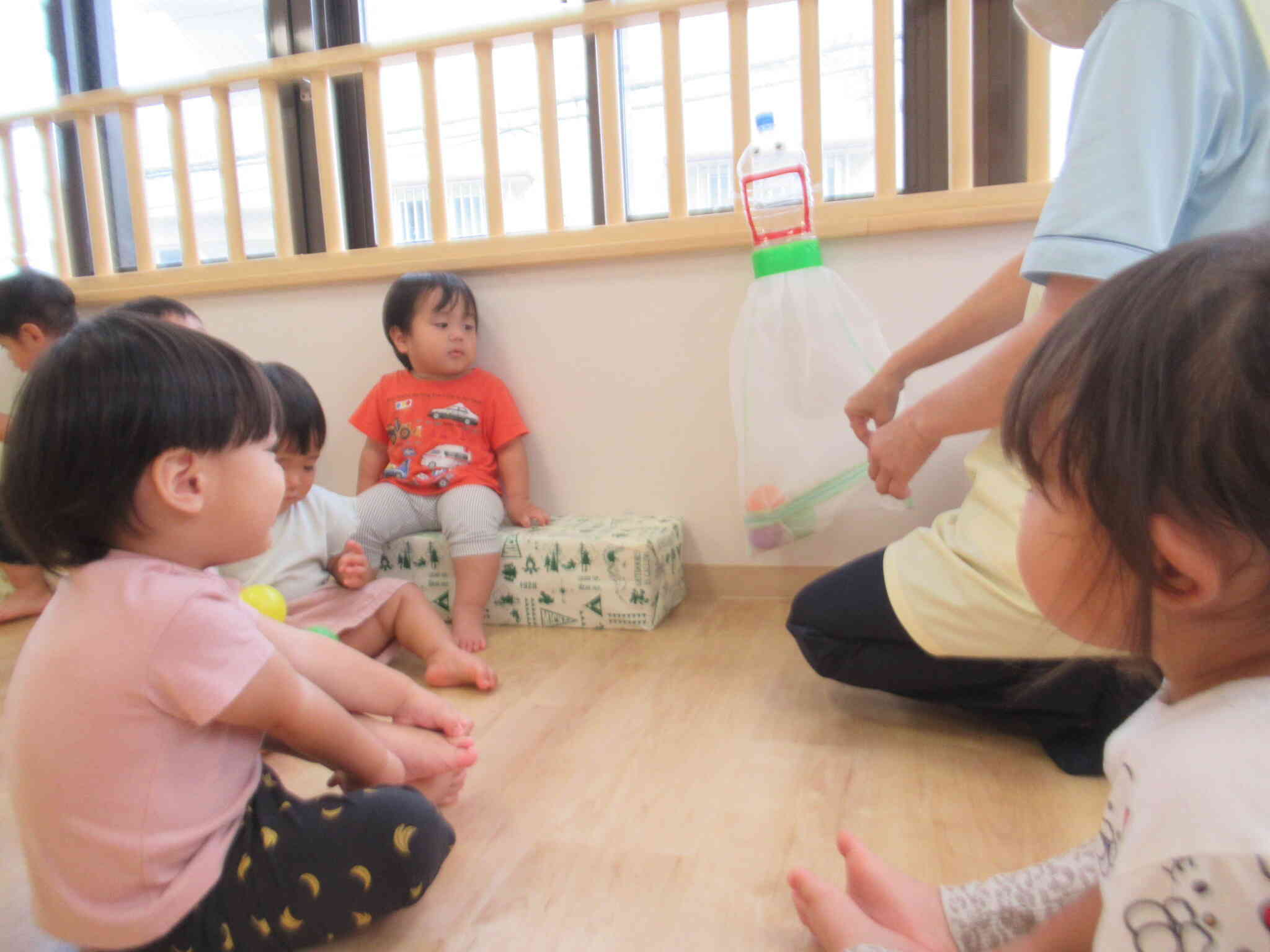 どのように遊ぶか真剣にお話を聞いています☆