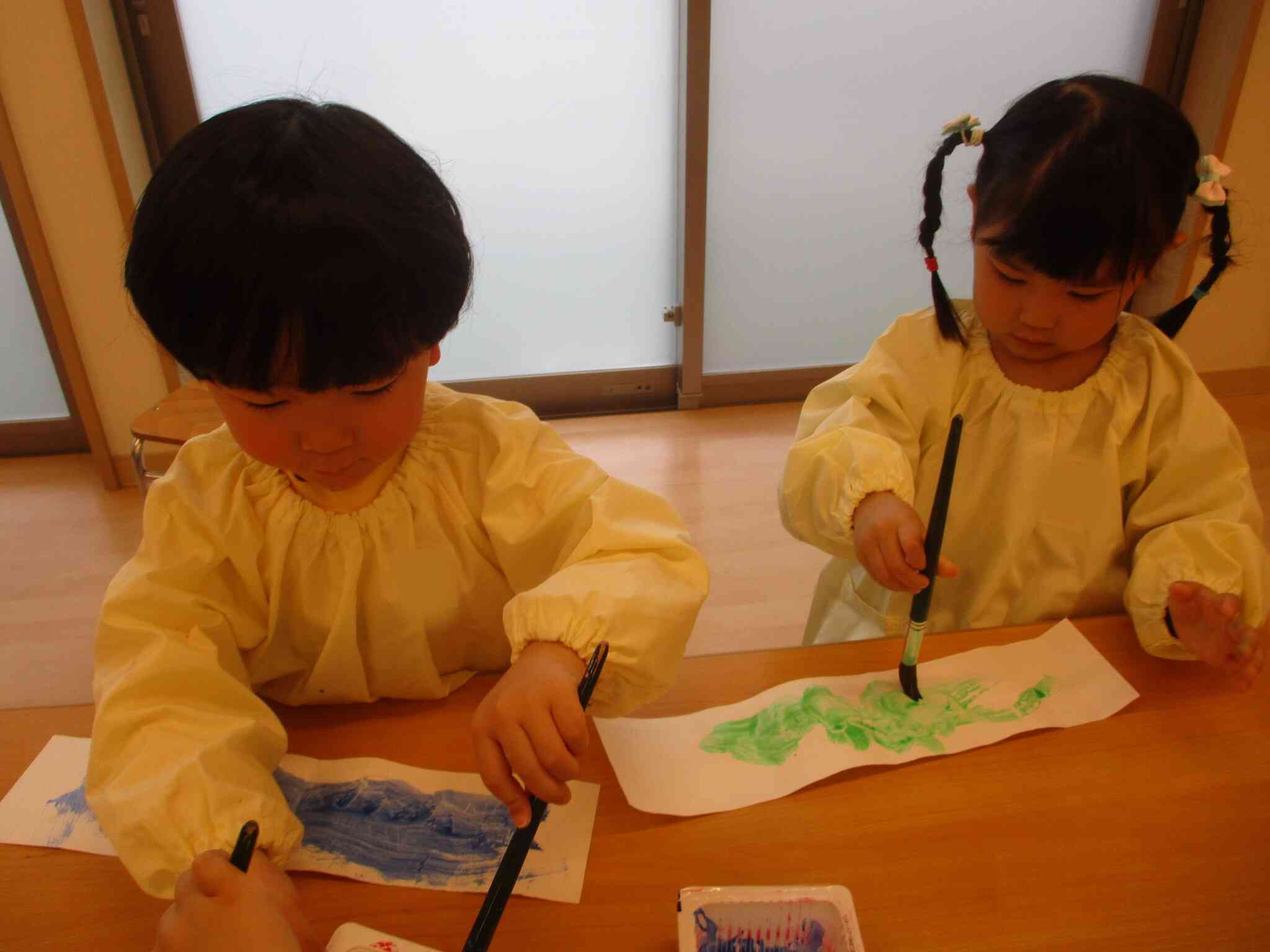 絵の具で塗ろう