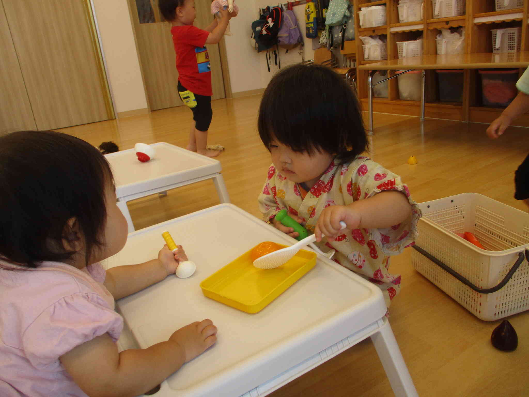 「今スプーンで、食べさせてあげるよ。」