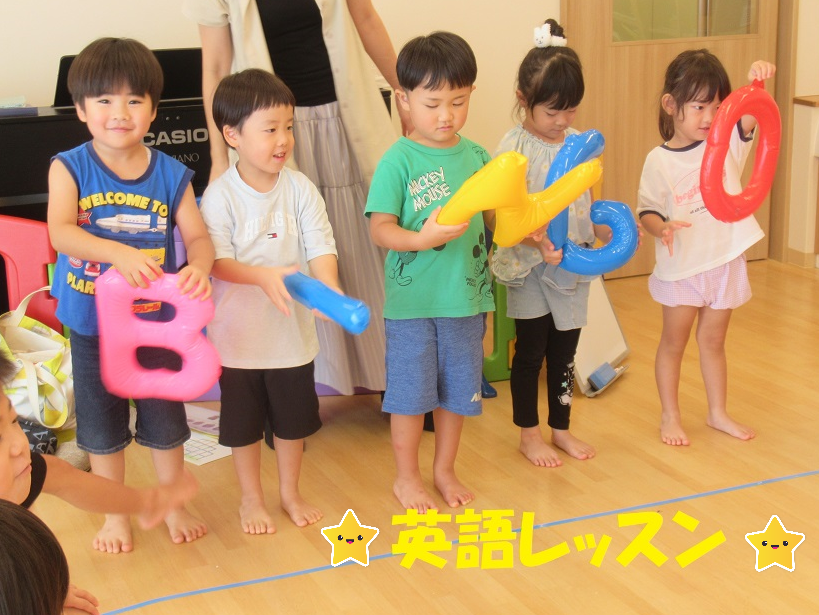 英語レッスン　アルファベットのバルーンを使って遊んだよ★