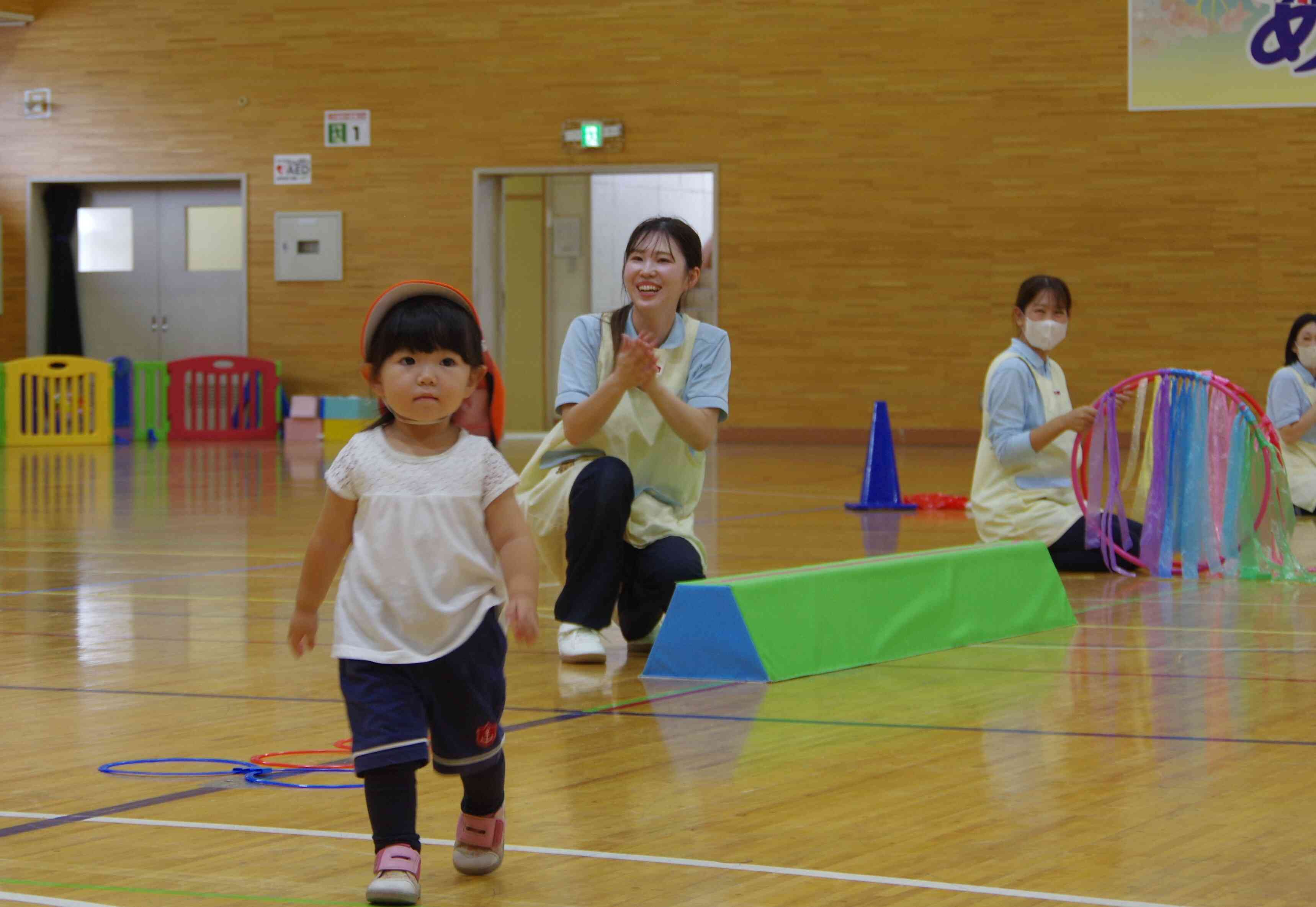 たくさんの人に見守られながら、ゴールを目指します。