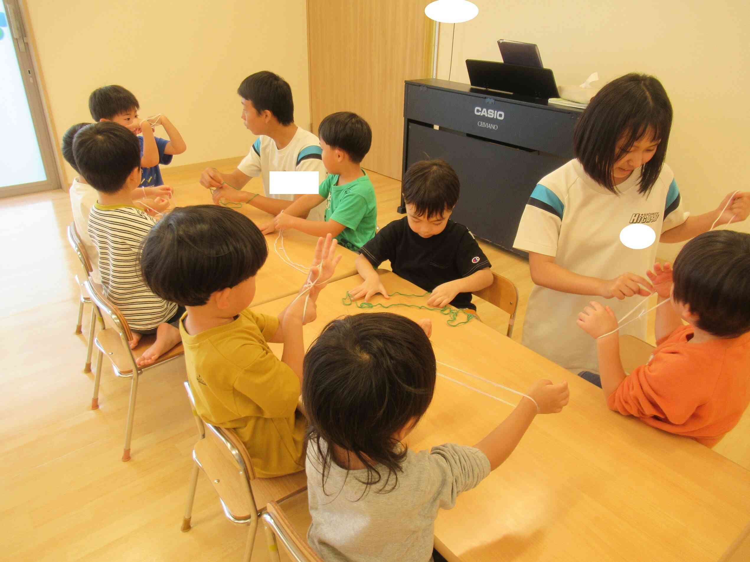 あやとりも教えてもらいました。