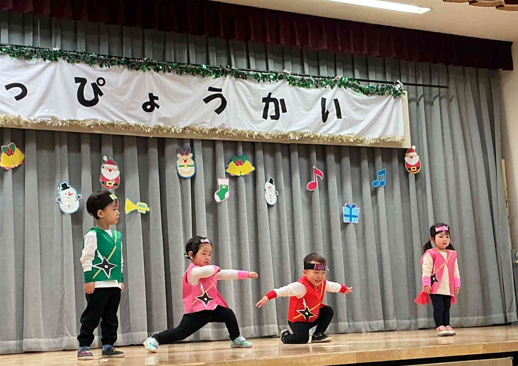 やったー。しおかぜ保育園のおもちゃを守ったぞ。