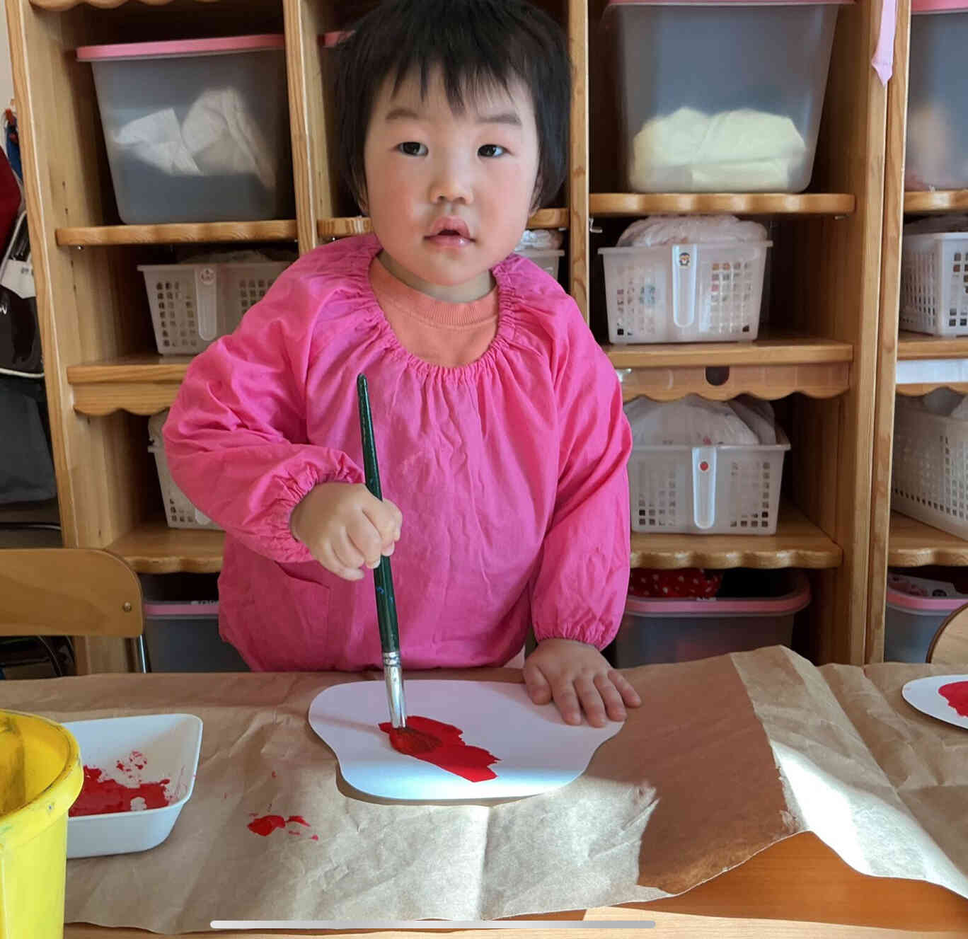 絵の具で色付けです。