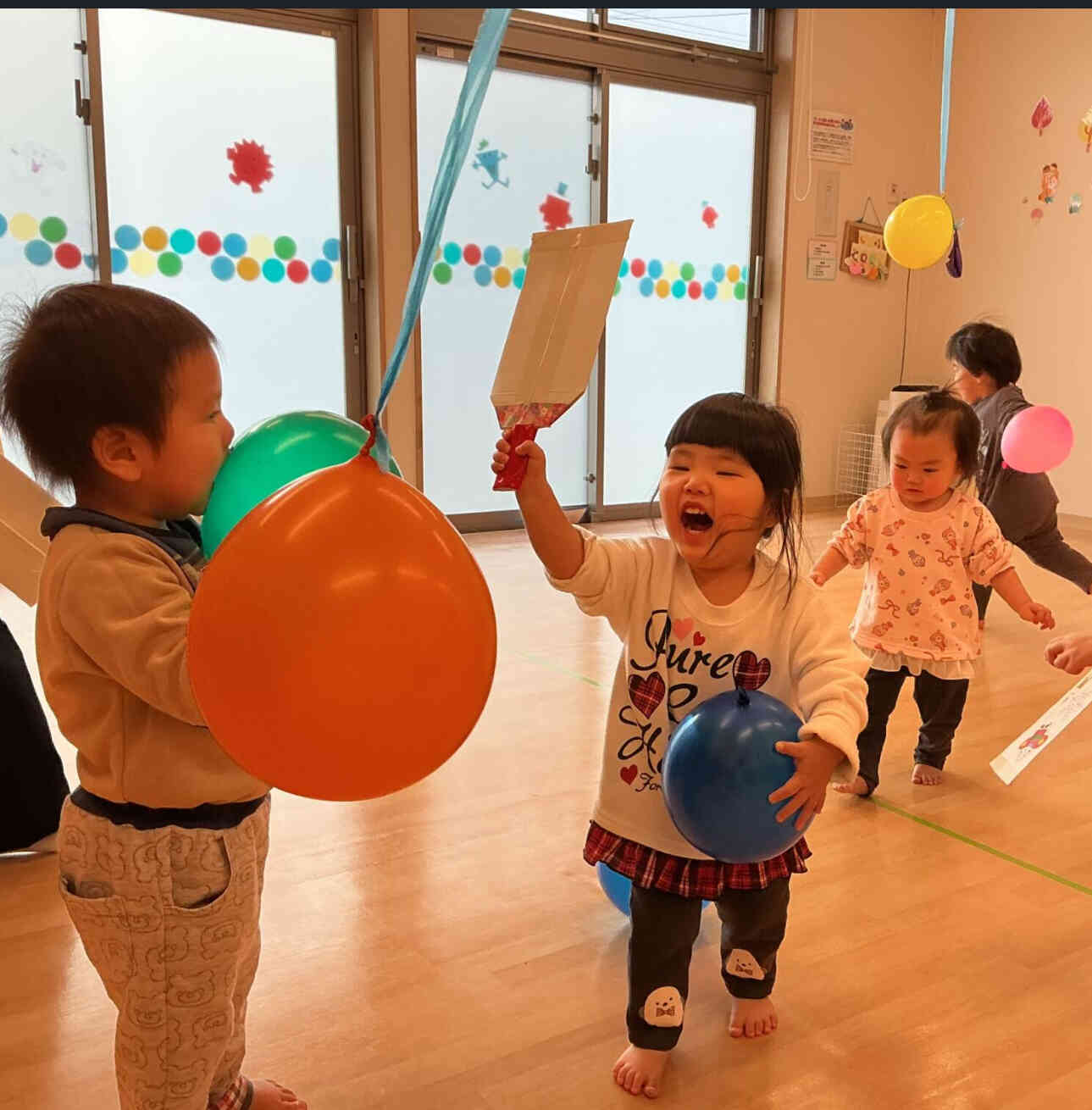 風船羽子板、楽しいね