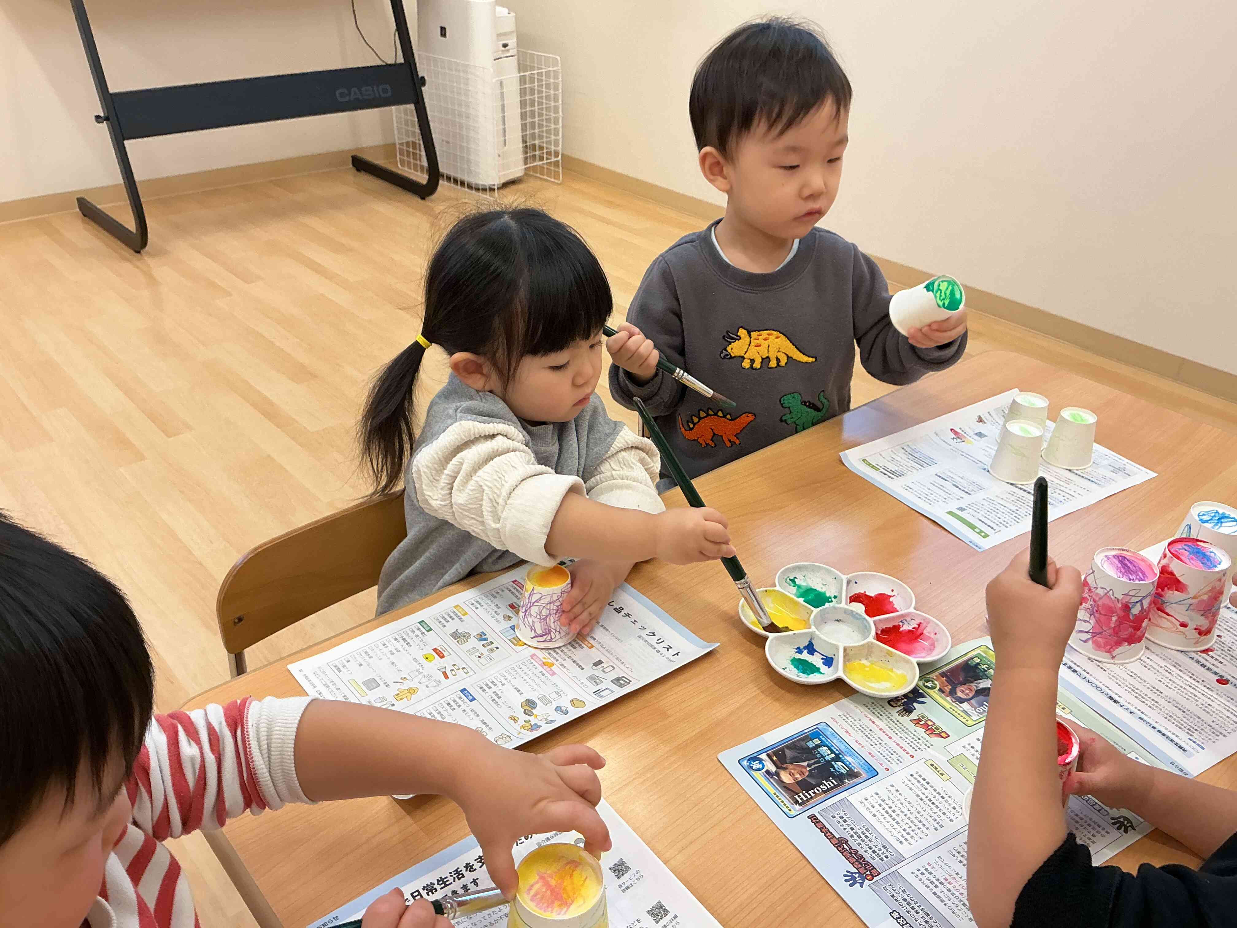 角ははじき絵で作ります。