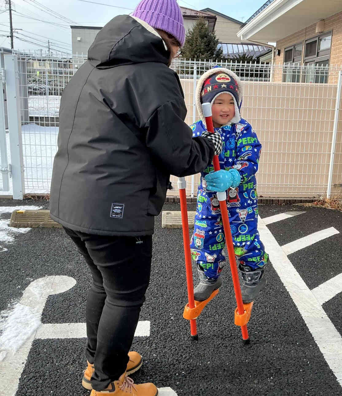 竹馬、難しいぞ。