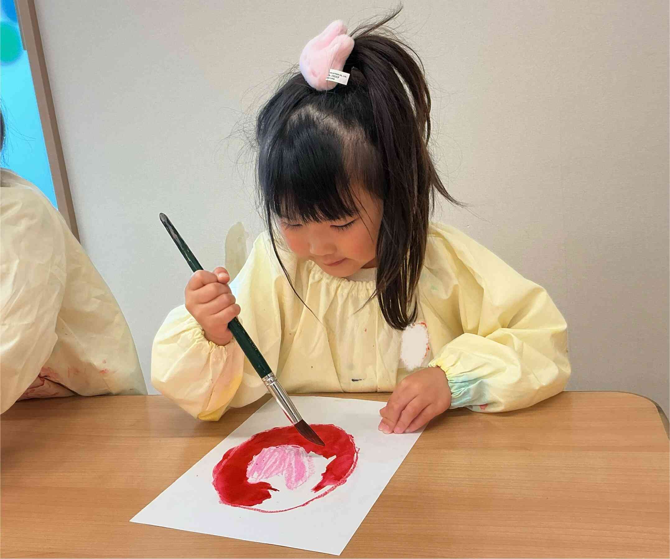 模様が隠れないように塗る子もいました