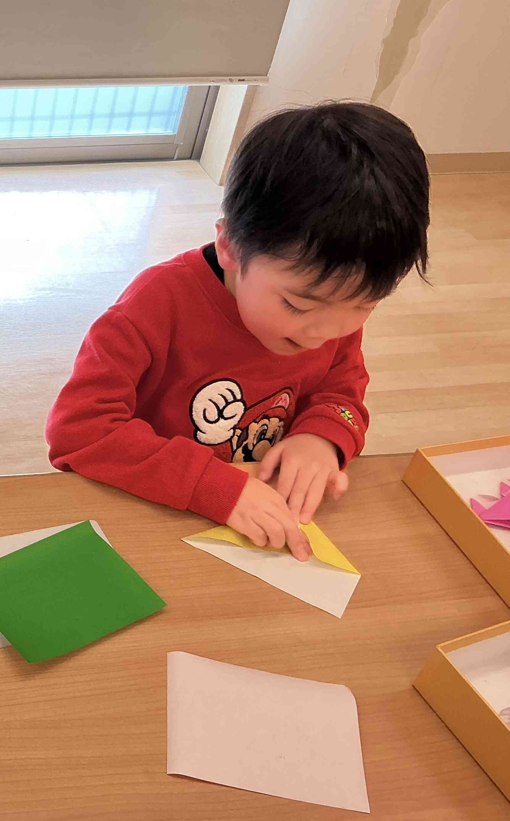 真ん中の線をよく見て折ることができました