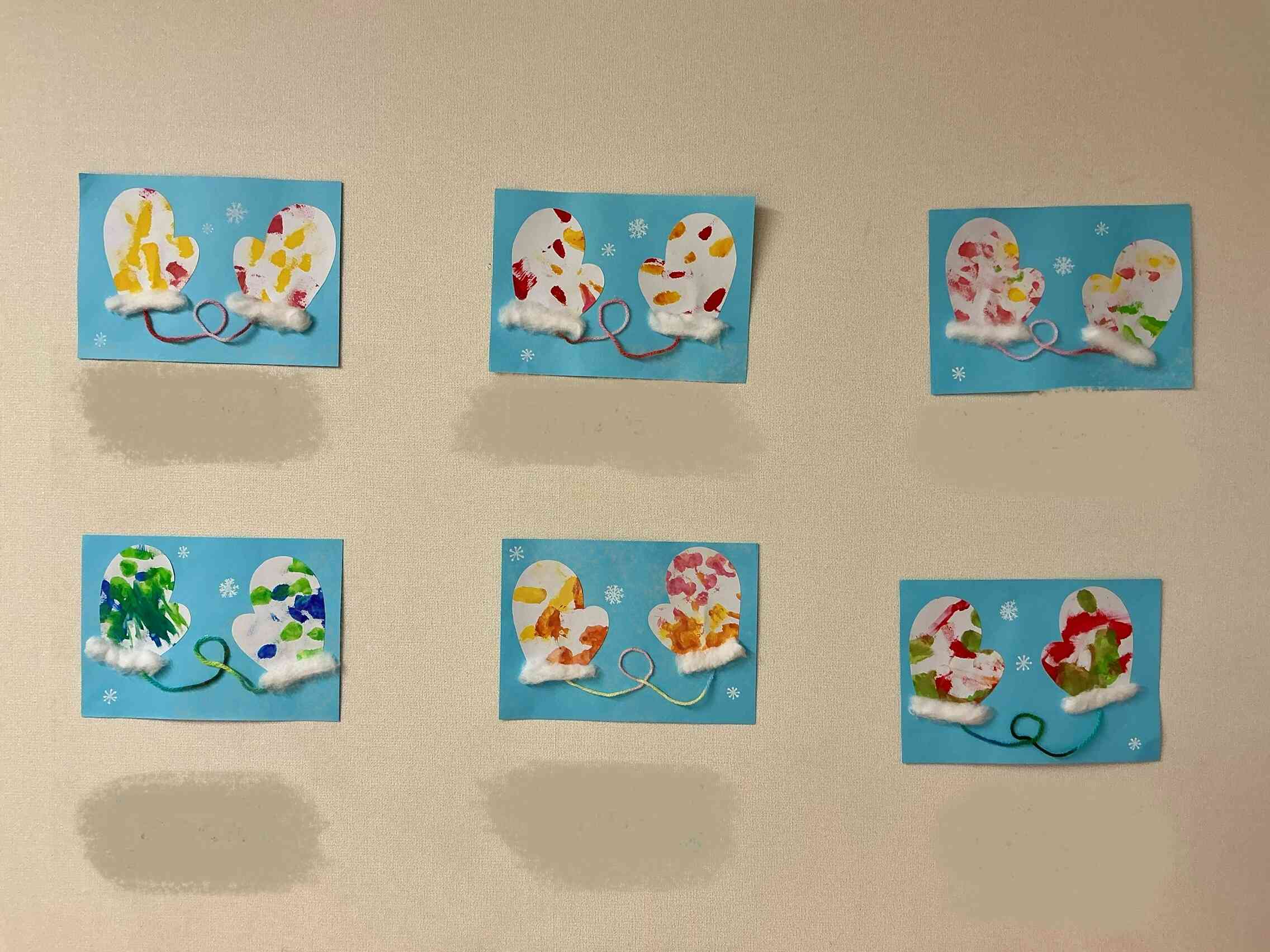 色々な模様の手ぶくろが出来ました。