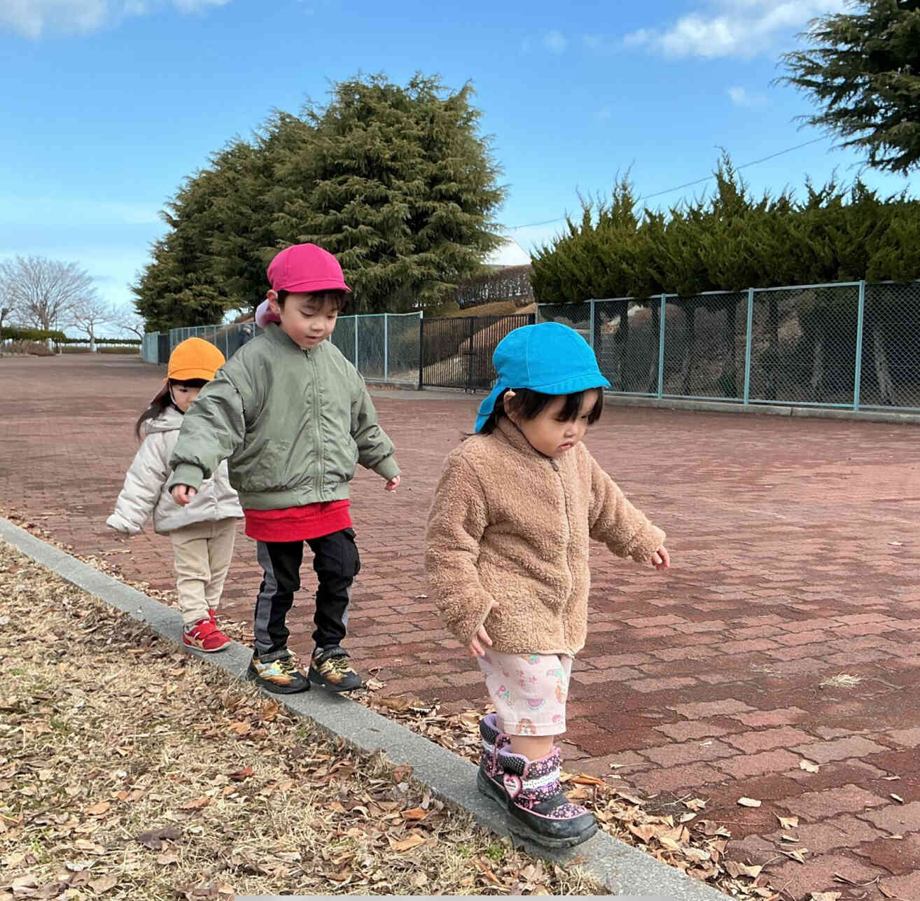 戸外散歩（2〜5歳児）