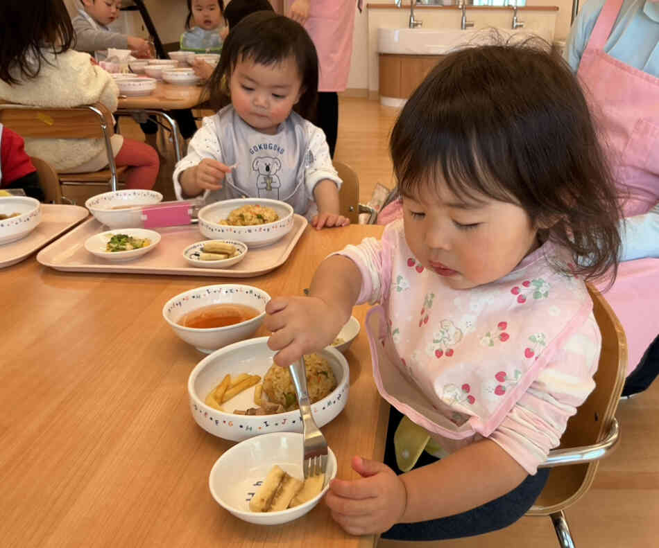 給食をモリモリ食べよう（あひる組・うさぎ組）