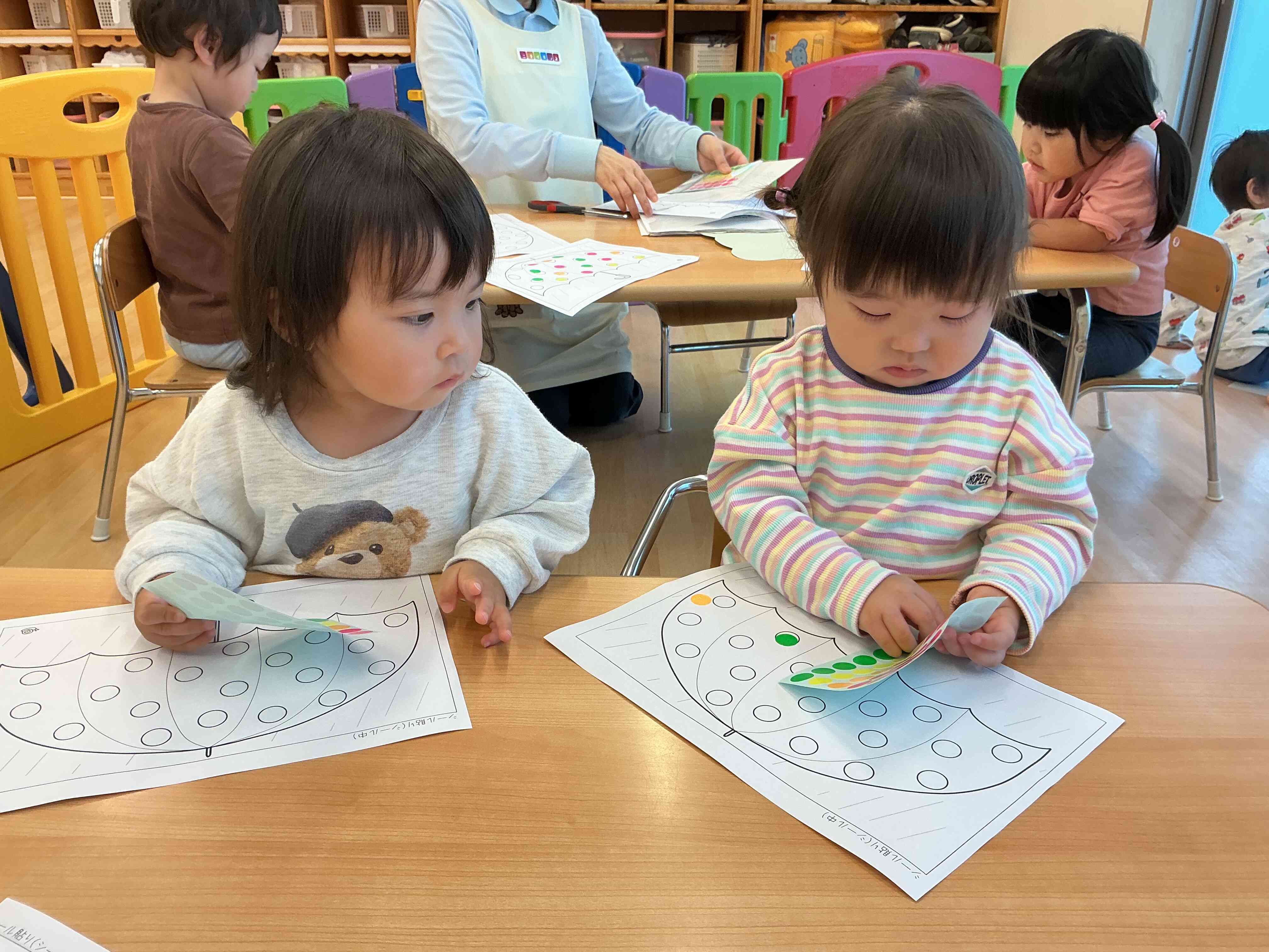 シール遊び（あひる組）　