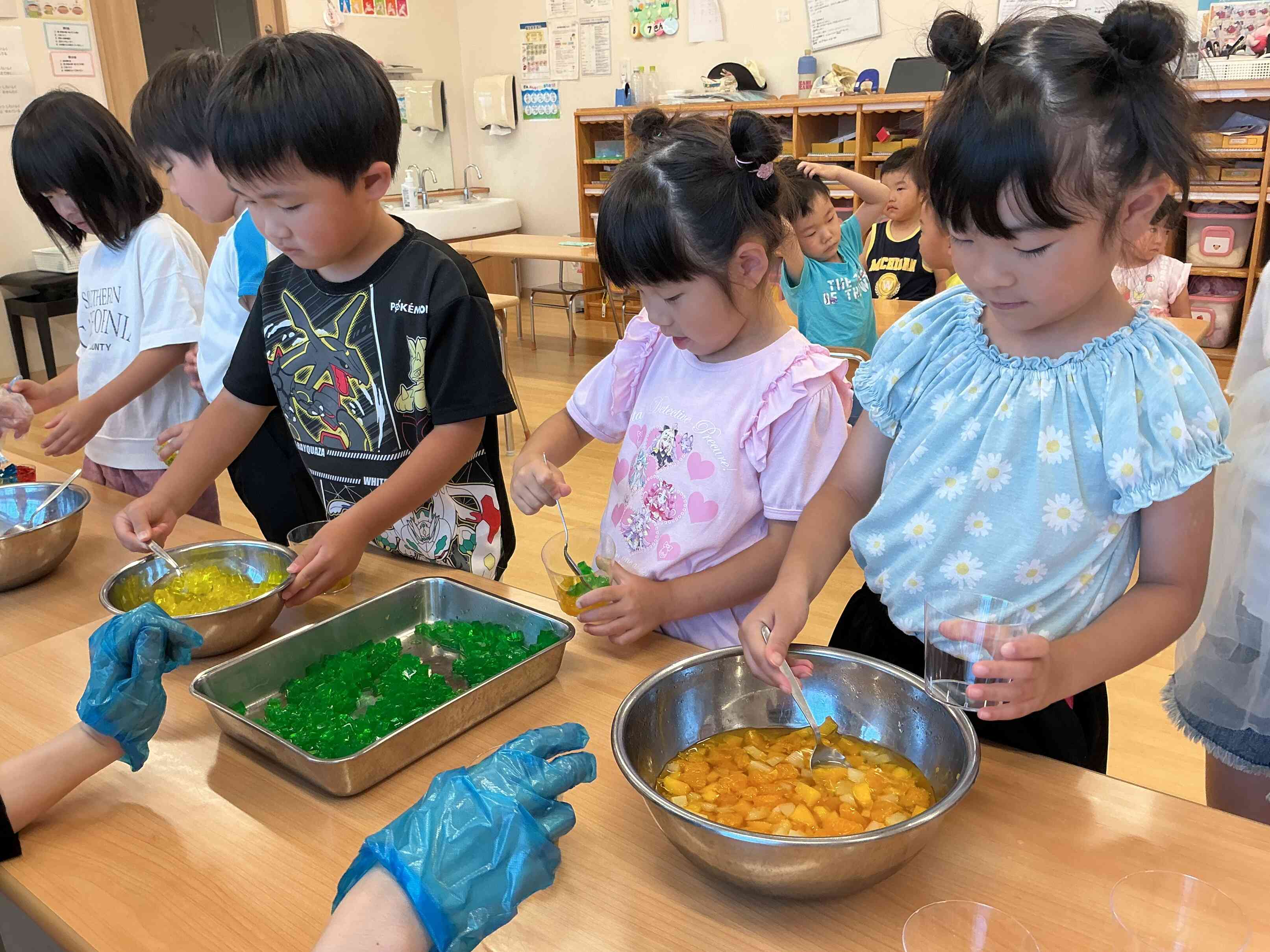 8月食育集会～ゼリーパフェ作り～