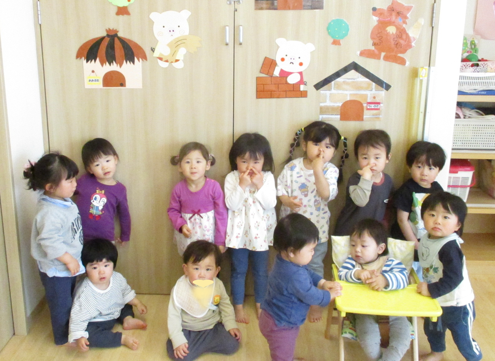 6月・7月の絵本のテーマは「三匹のこぶた」です。