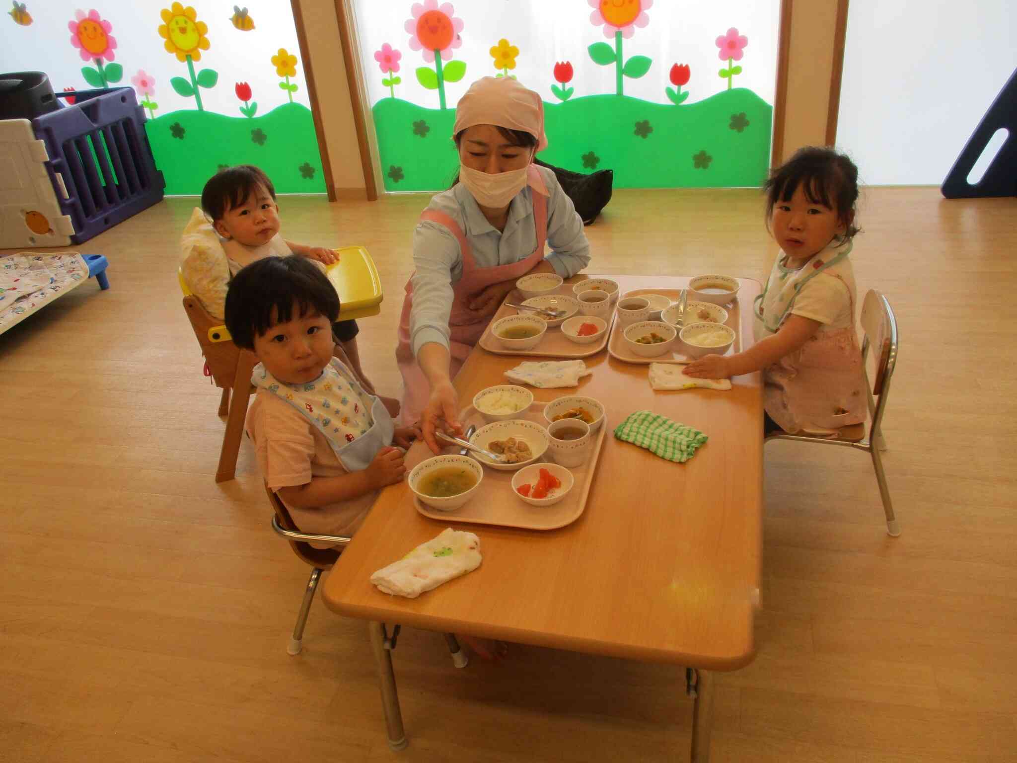 在園児さんも美味しく給食食べているよ！お友だちと食べて嬉しいね