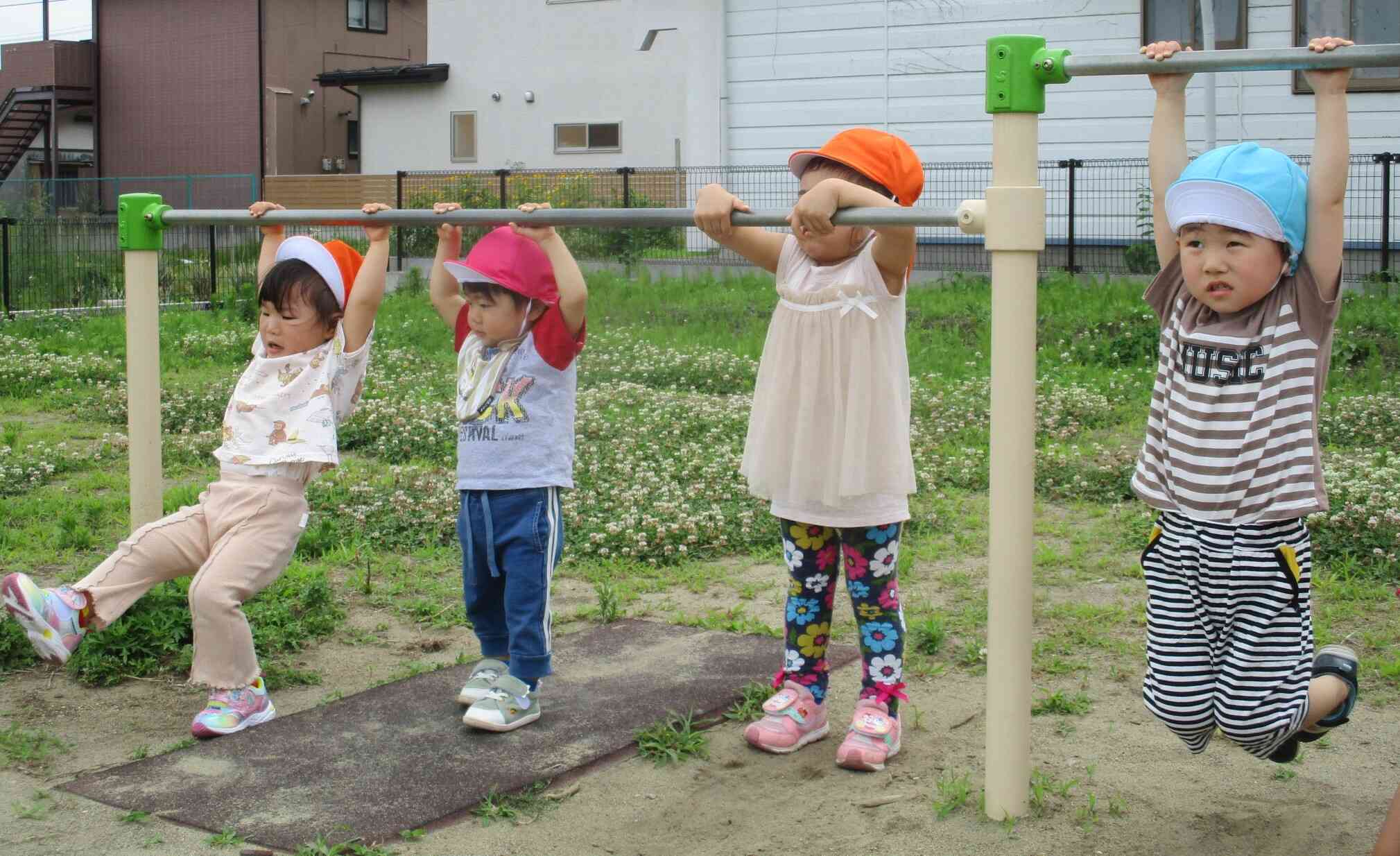 鉄棒遊びも楽しかったね。