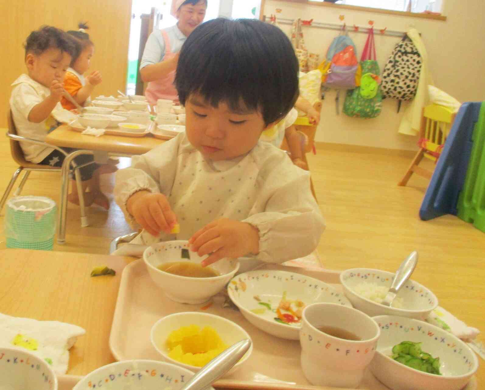 みそ汁の具大好き。つかみ食べしたよ