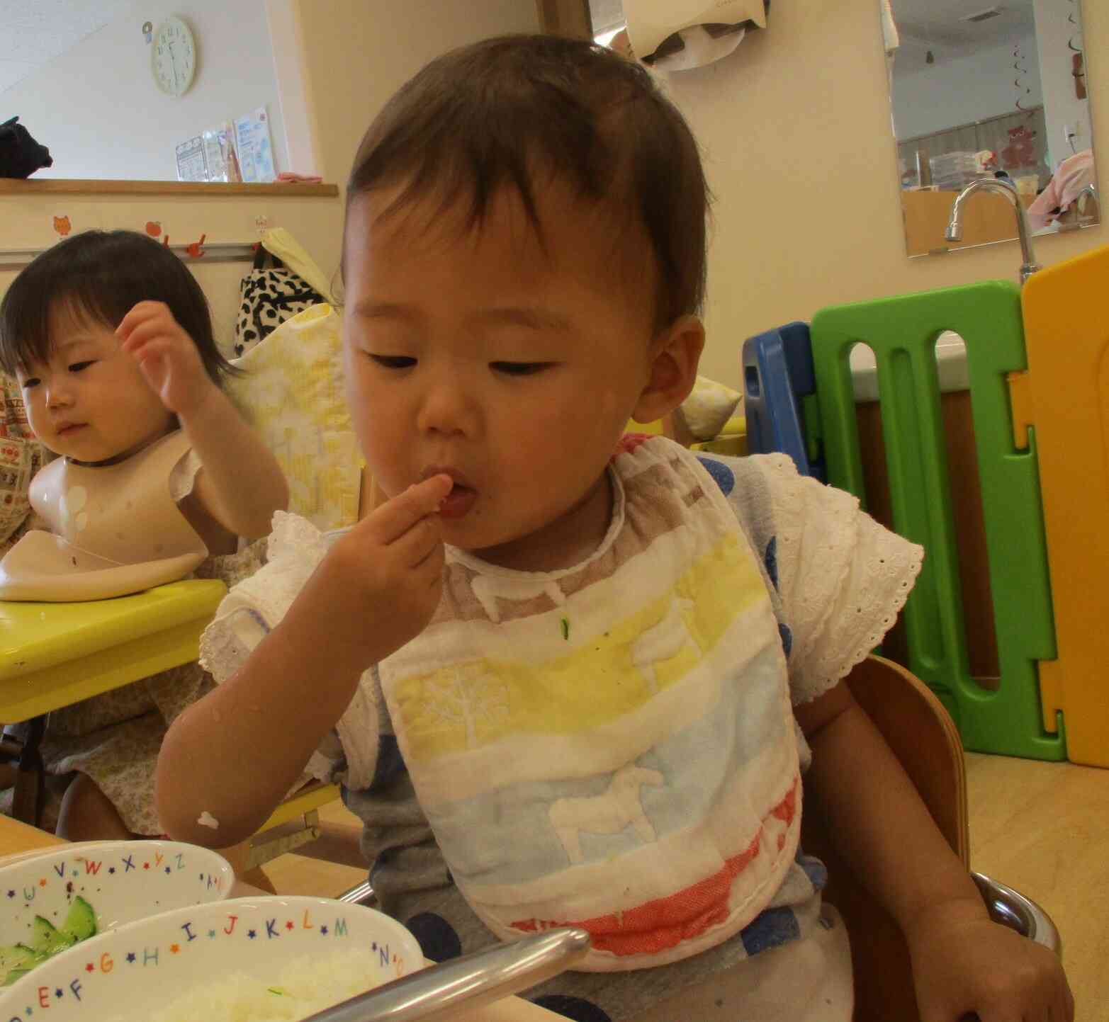 掴み食べをし、最後まで頑張って食べたよ