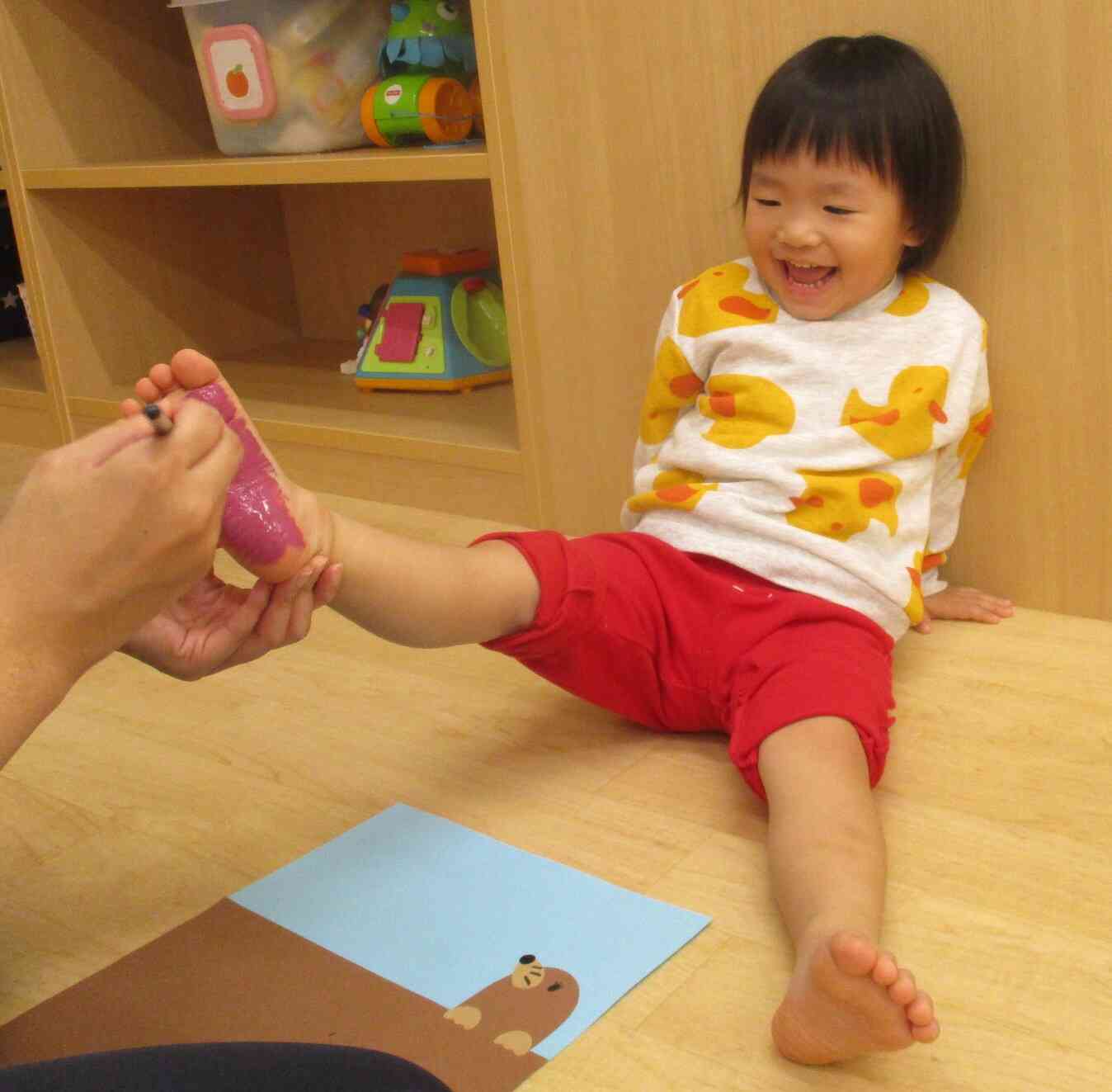 11月の壁面製作したよ！ひよこ組（0歳児）あひる組（1歳児）