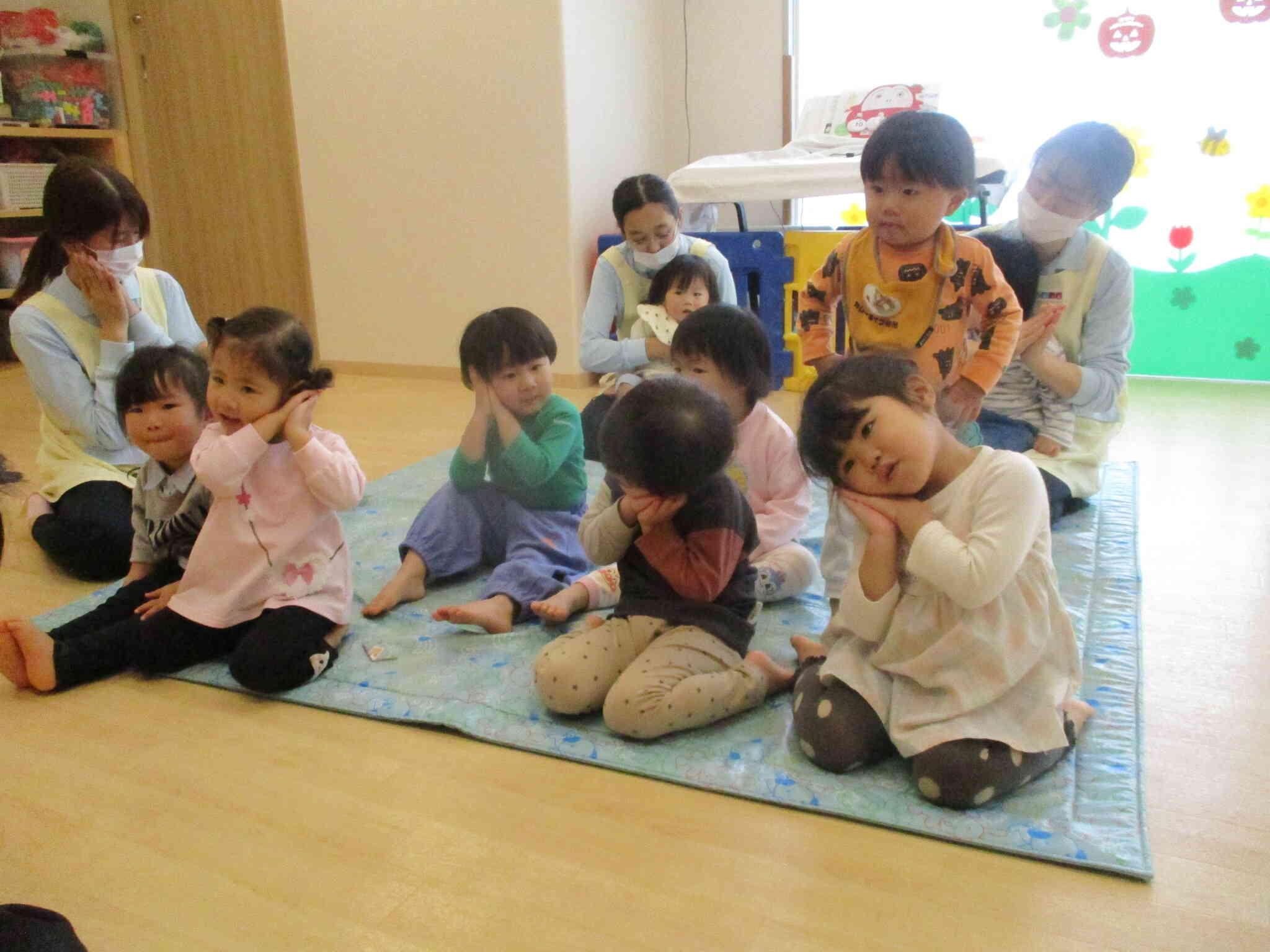 sleeping！みんなで寝ている様子が伝わってきますね。