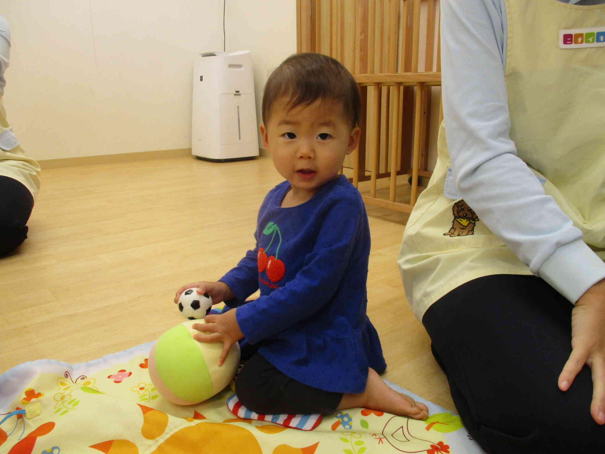 「ボールで遊んでるの」