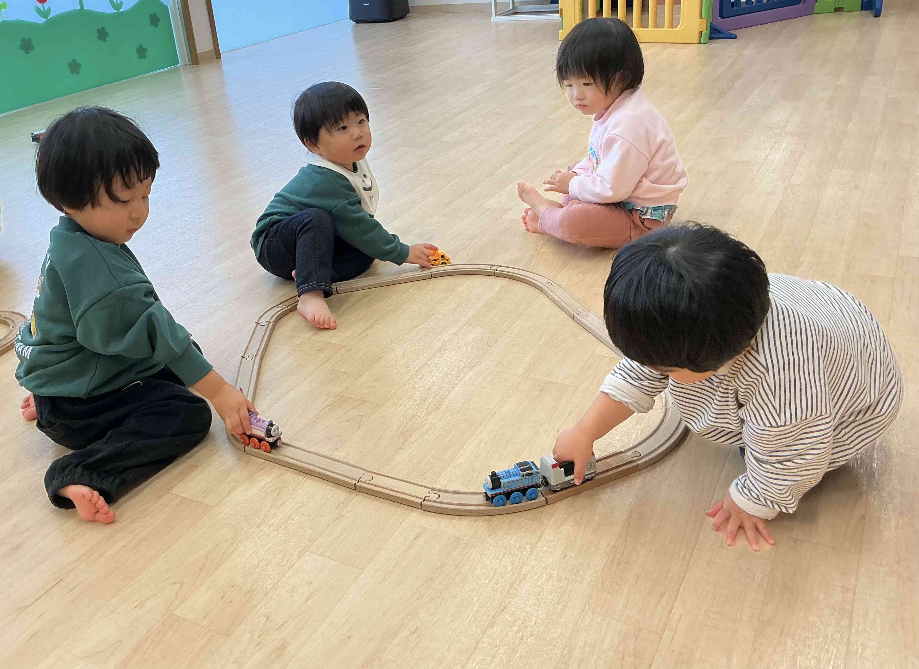 お部屋でみんなで仲良く遊んだよ！