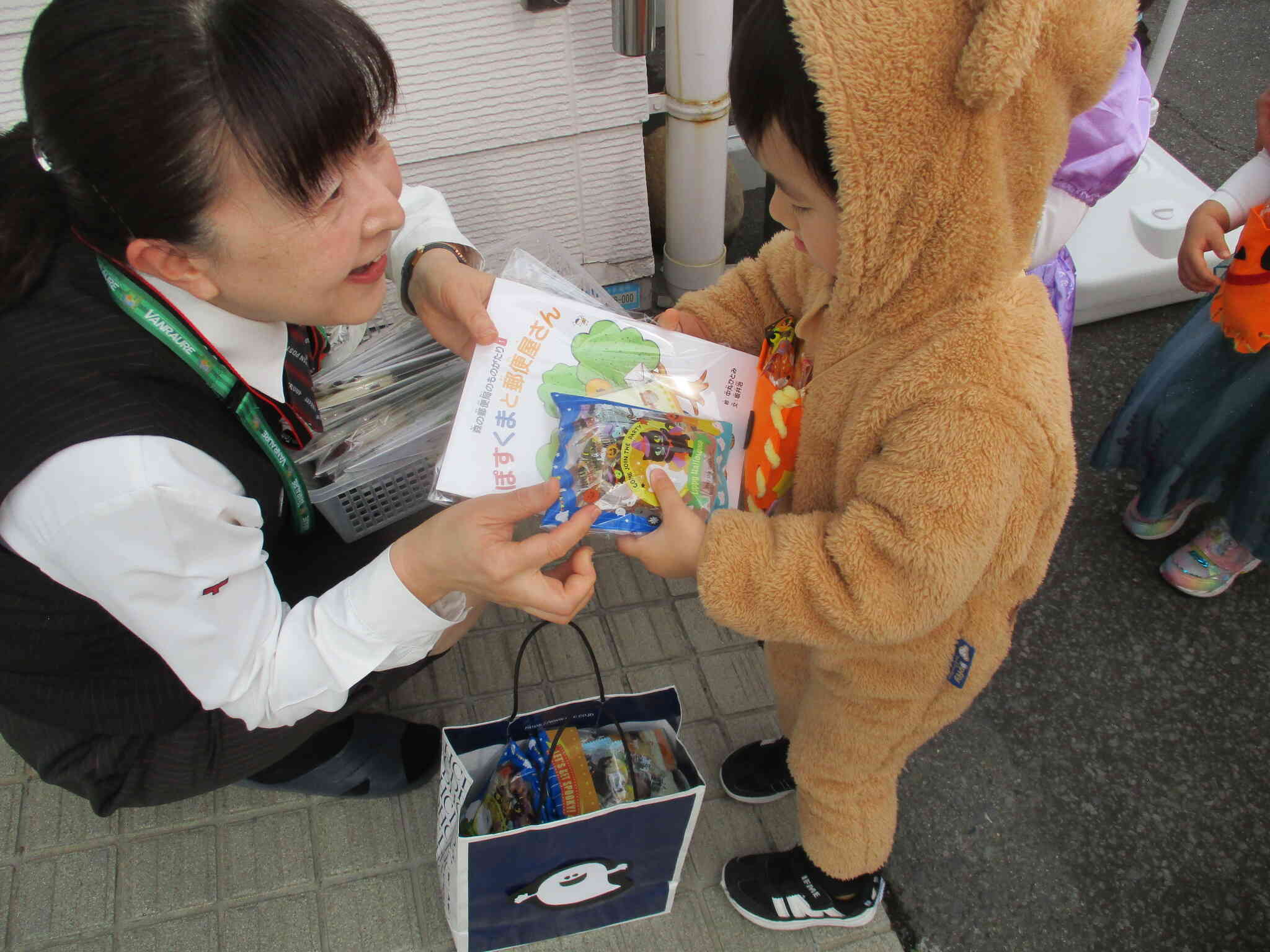 郵便局の方からプレゼントもいただきました。