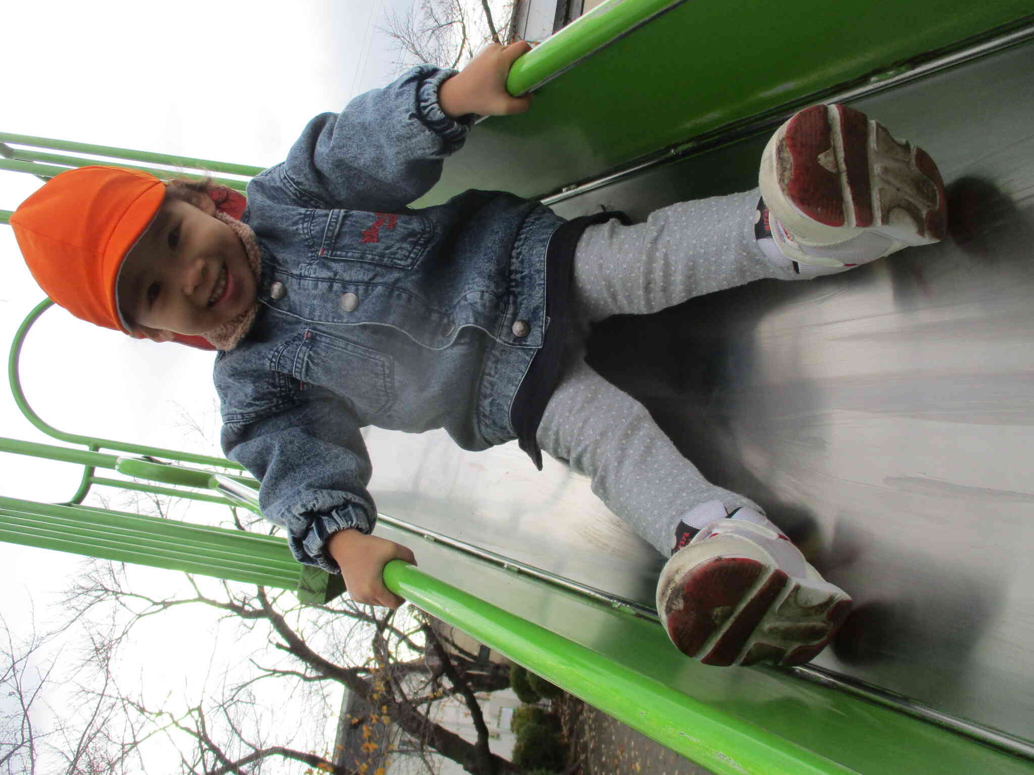 滑り台大好き！