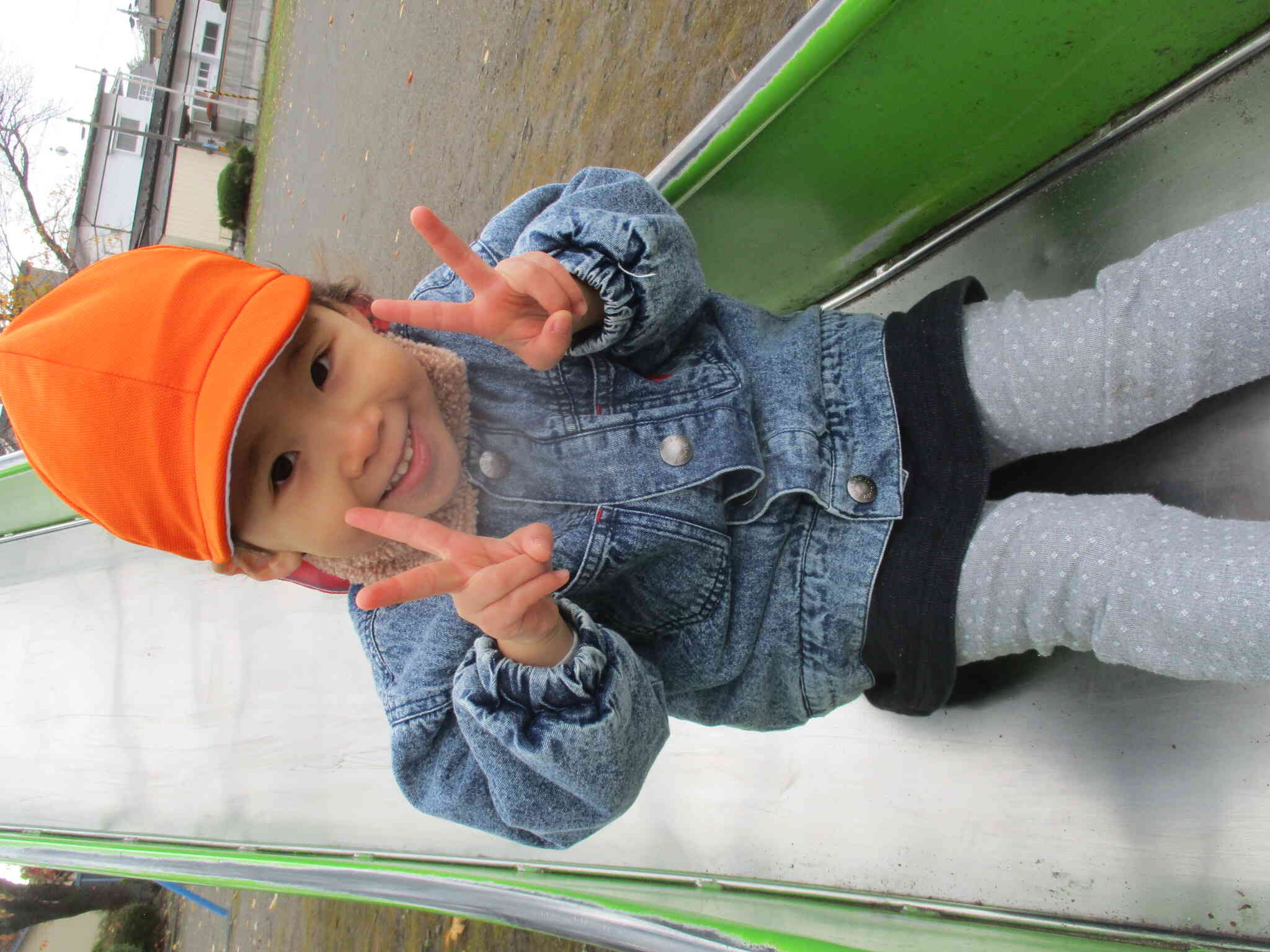 「先生写真撮って〜！」とポーズしてくれました！