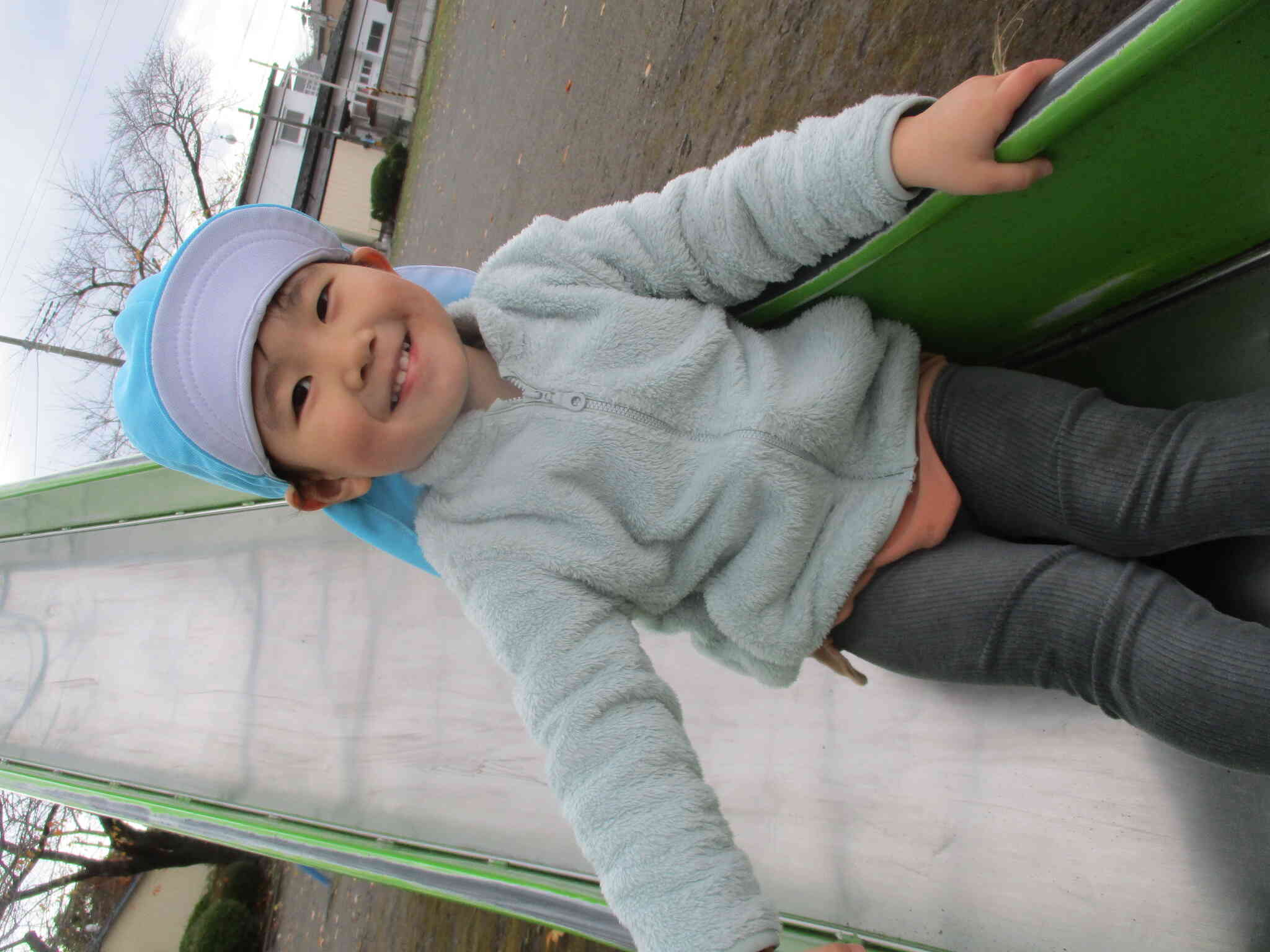 上手に滑り台できるよ！