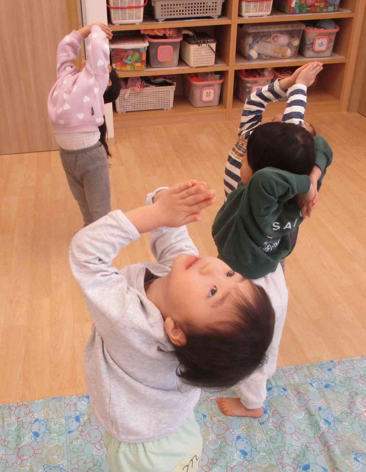 みんなでヨガポーズ！