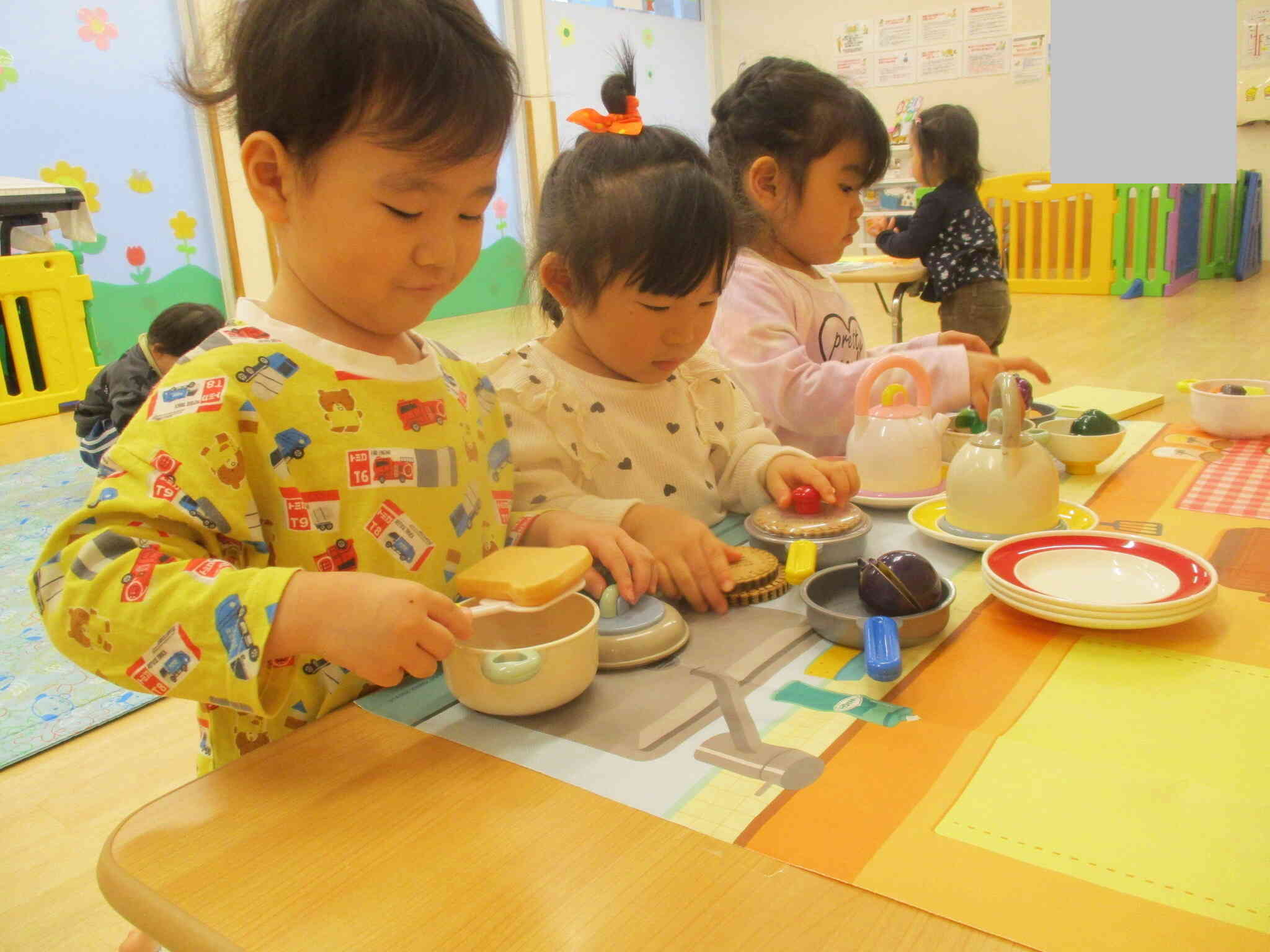 仲良く先生のご飯を作るよ！