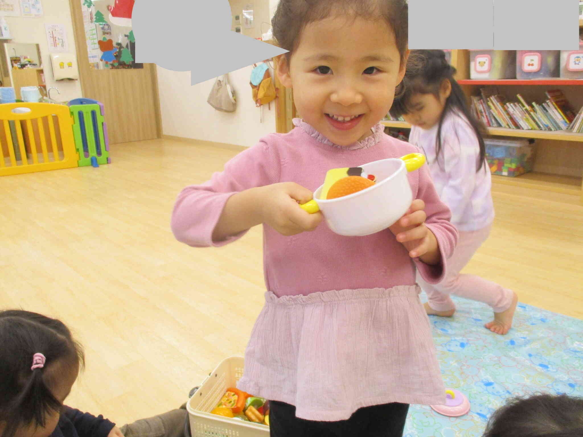 ハンバーガーとプリンできたよ〜！