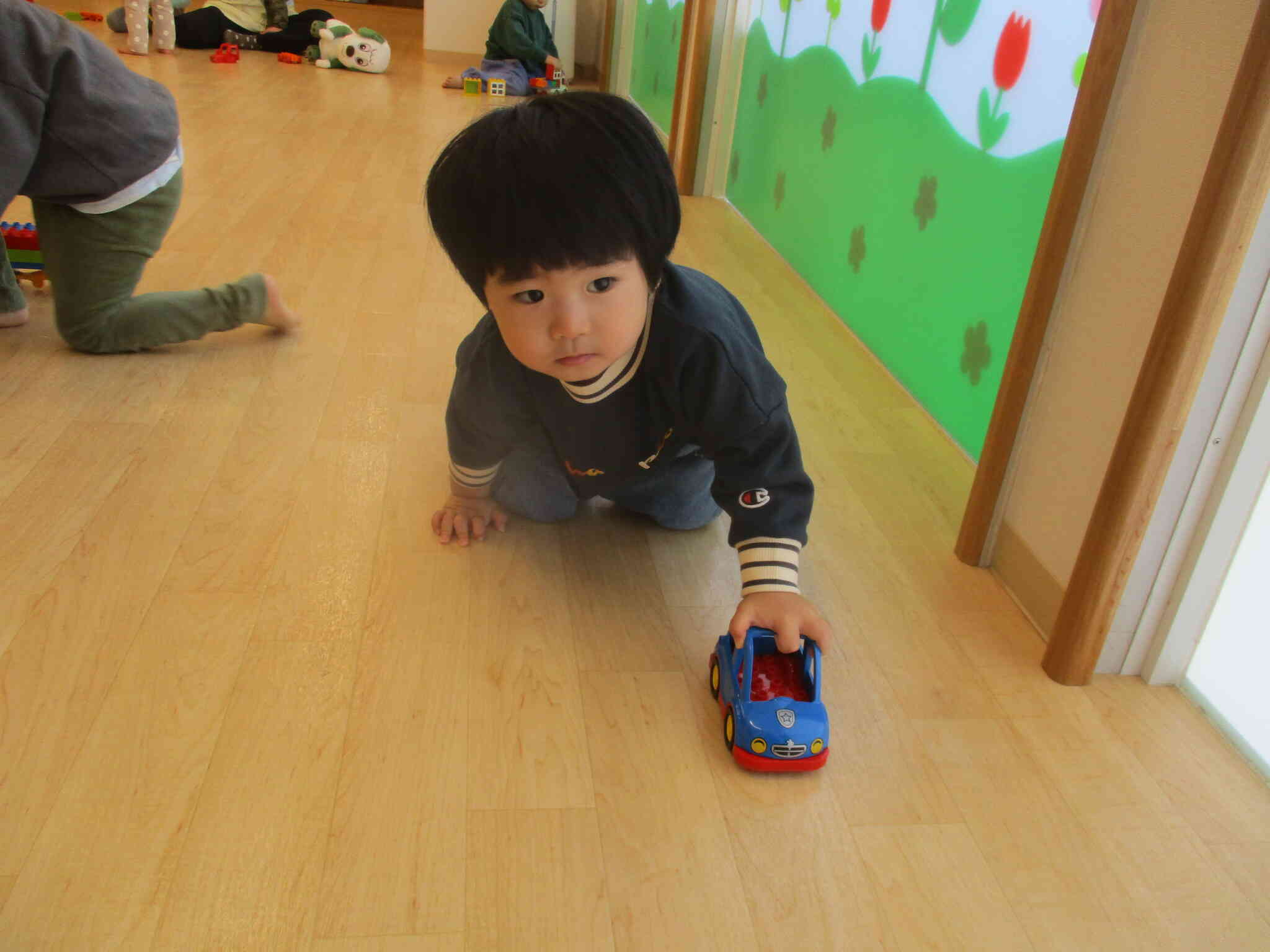 車で遊ぶの大好き！