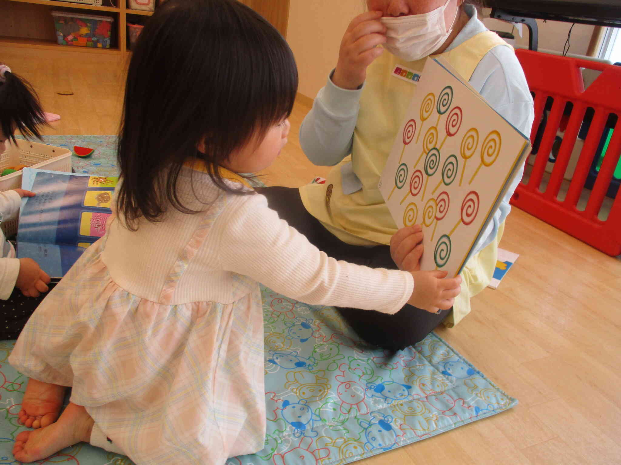 お気に入りの紙芝居を読んでもらったよ。