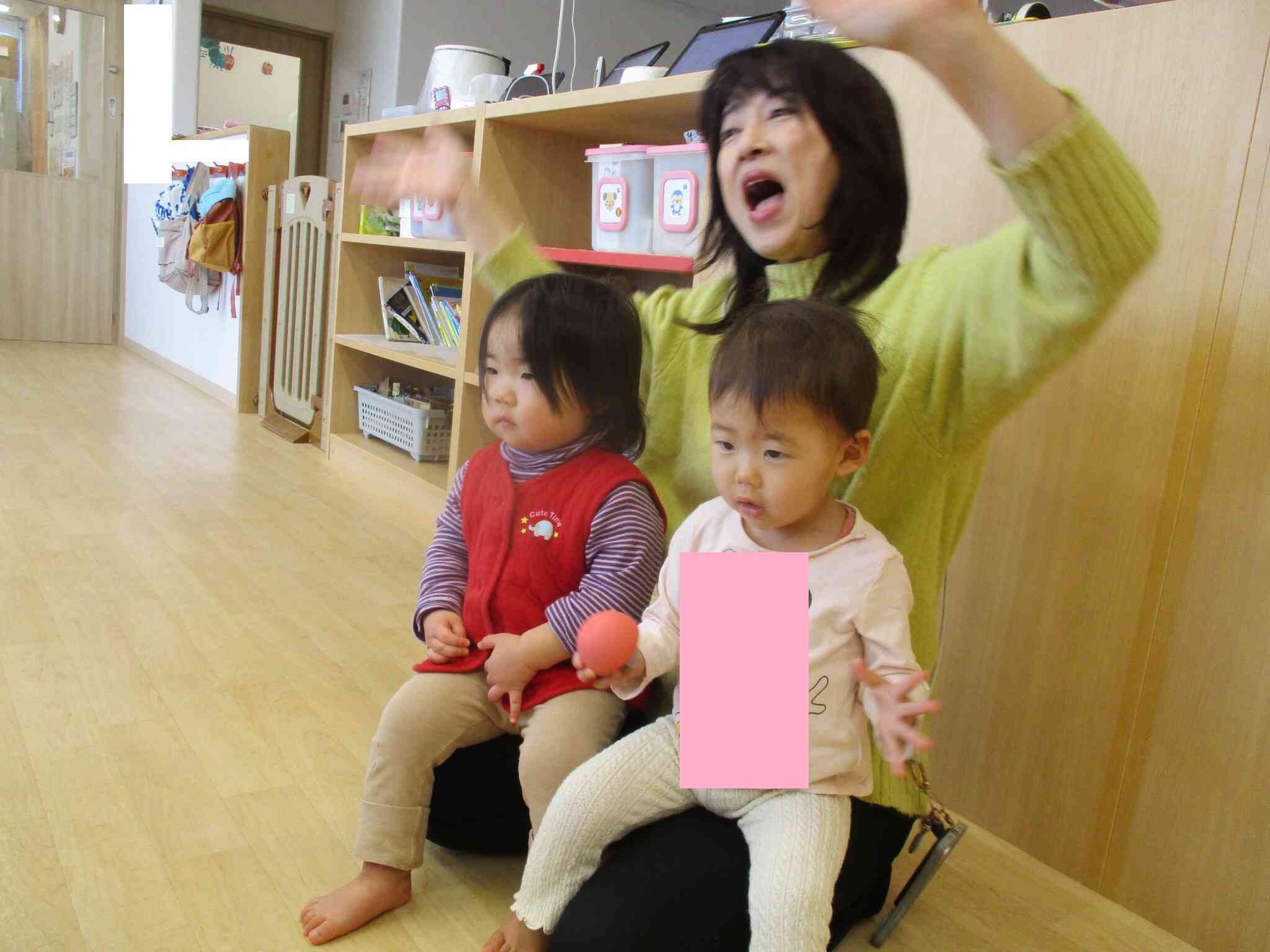 サム先生の膝は私が座る！