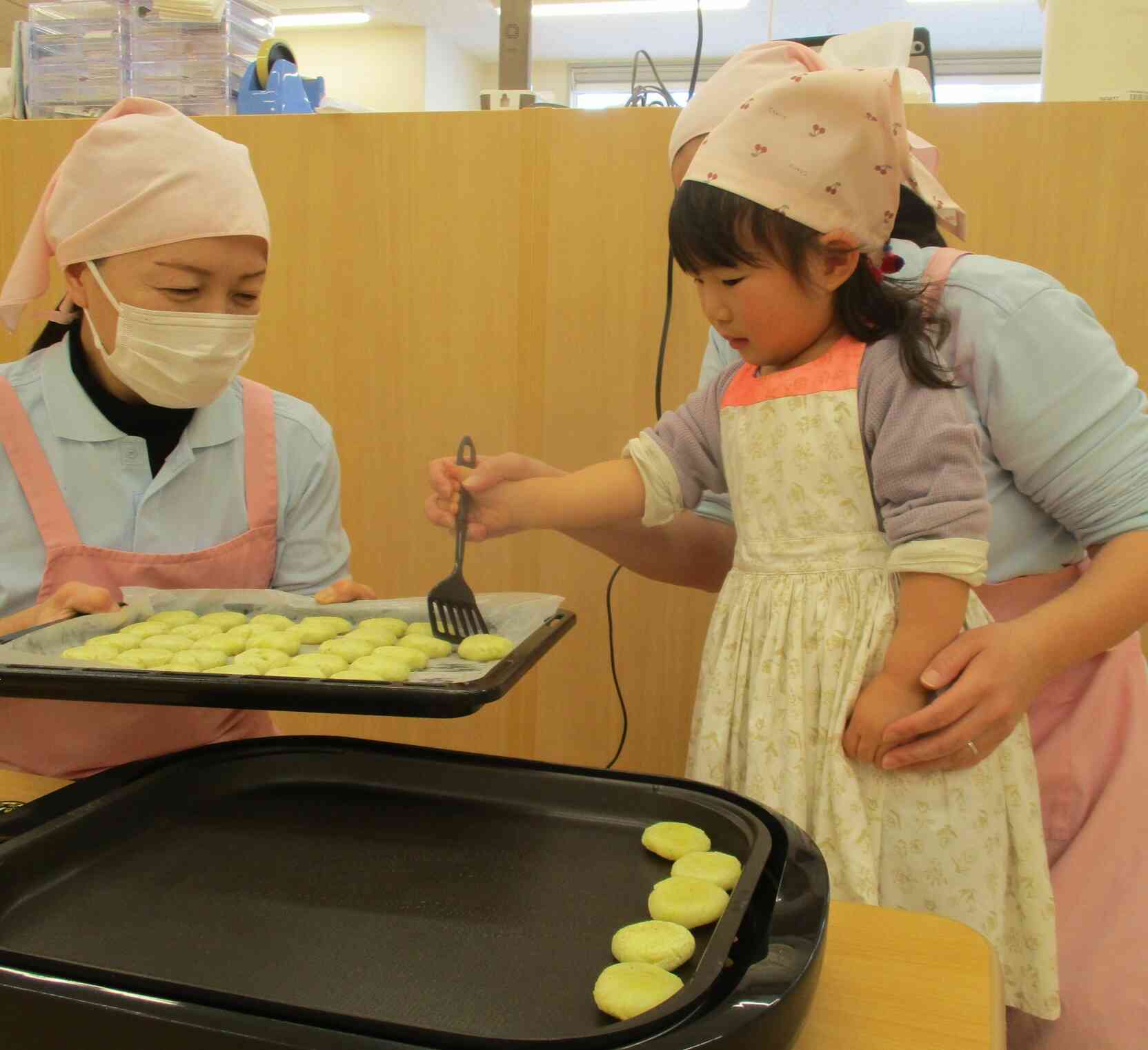 食育「しらすじゃがいもおやき作り」（うさぎ組・あひる組）