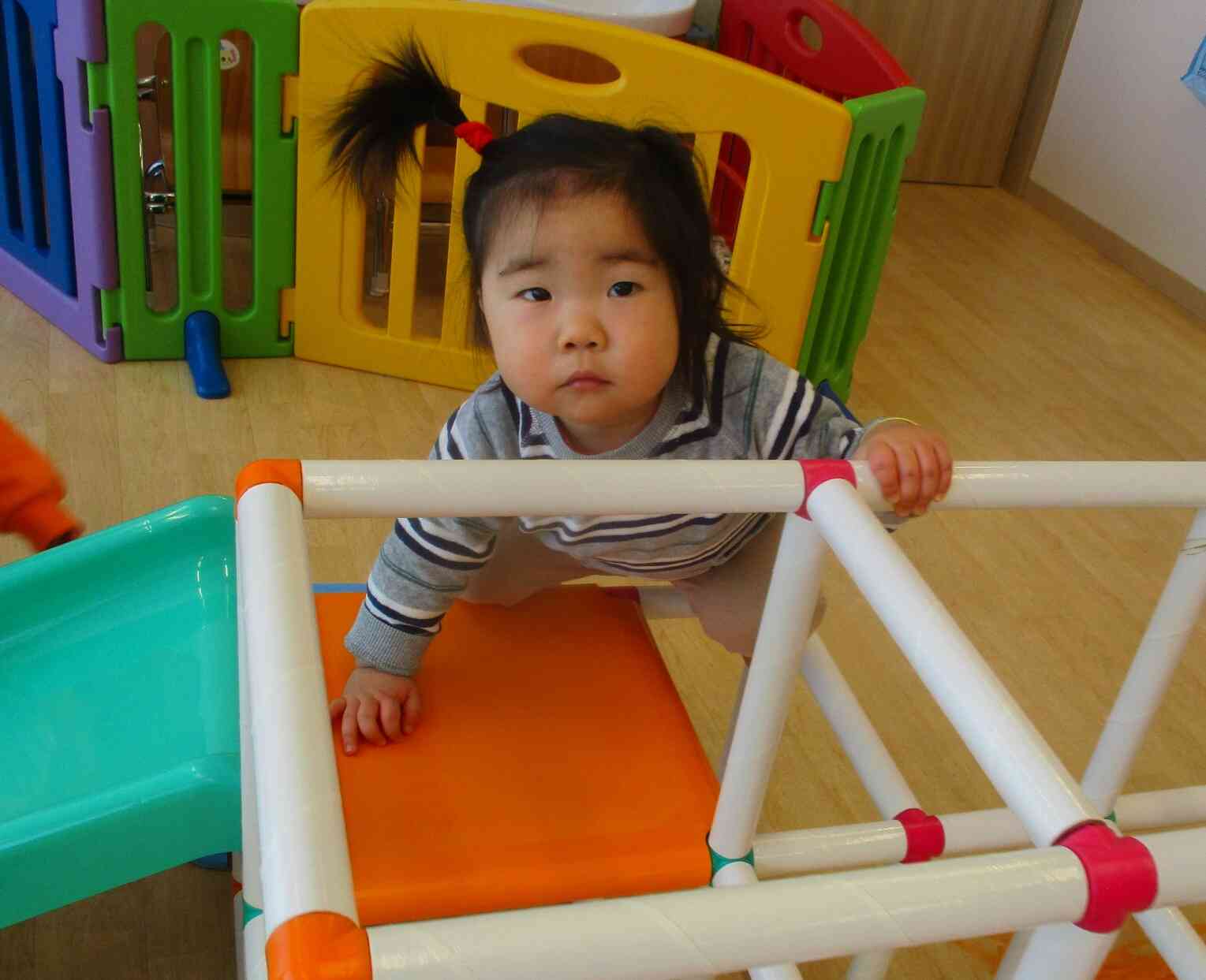 ジャングルジムもあっという間に登れるよ。